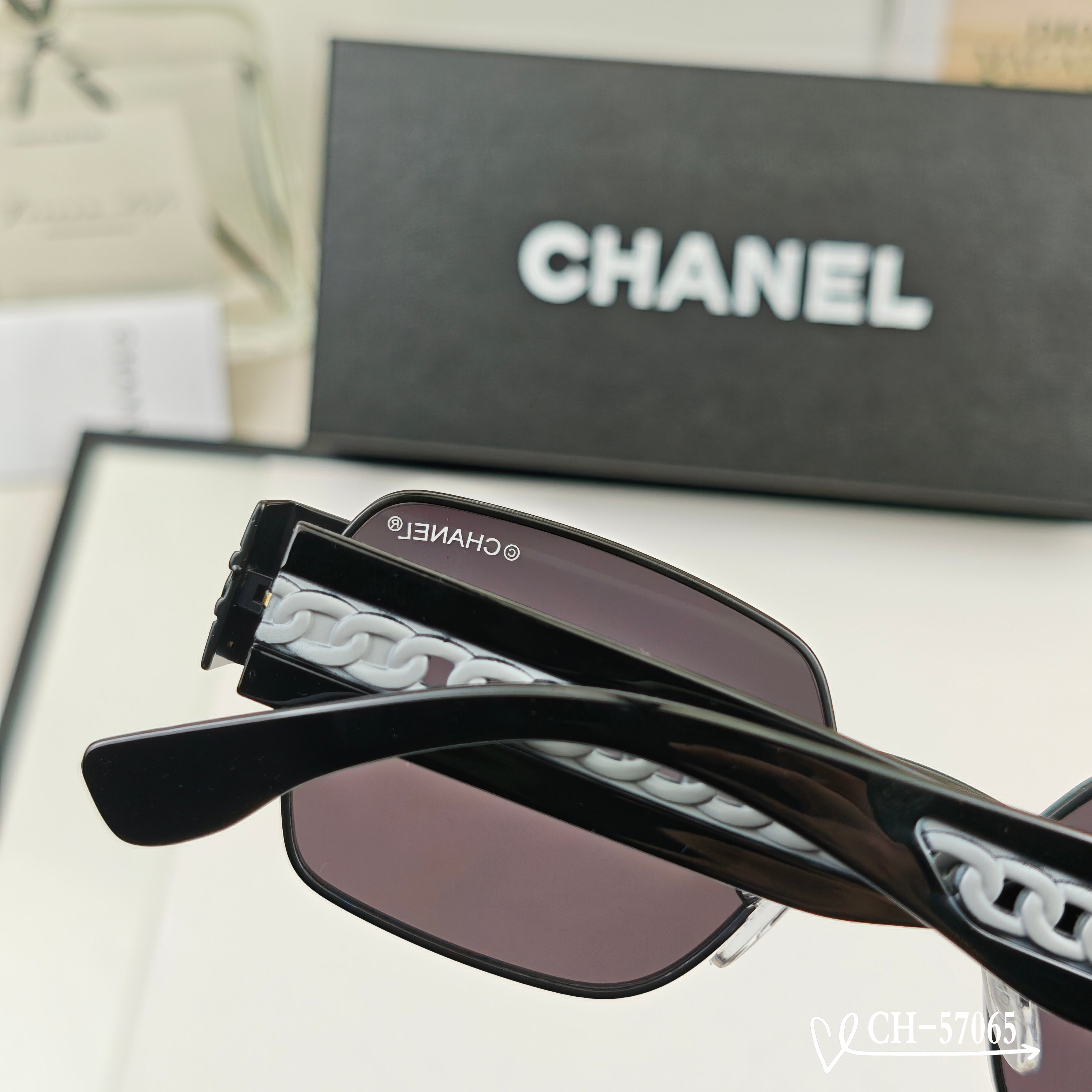 👓.【法国香奈儿-CHANEL】 🕶.【宝丽来树脂高清镜片】 ⭐️.【金属镜架-轻便佩戴舒适】 🌟.【s