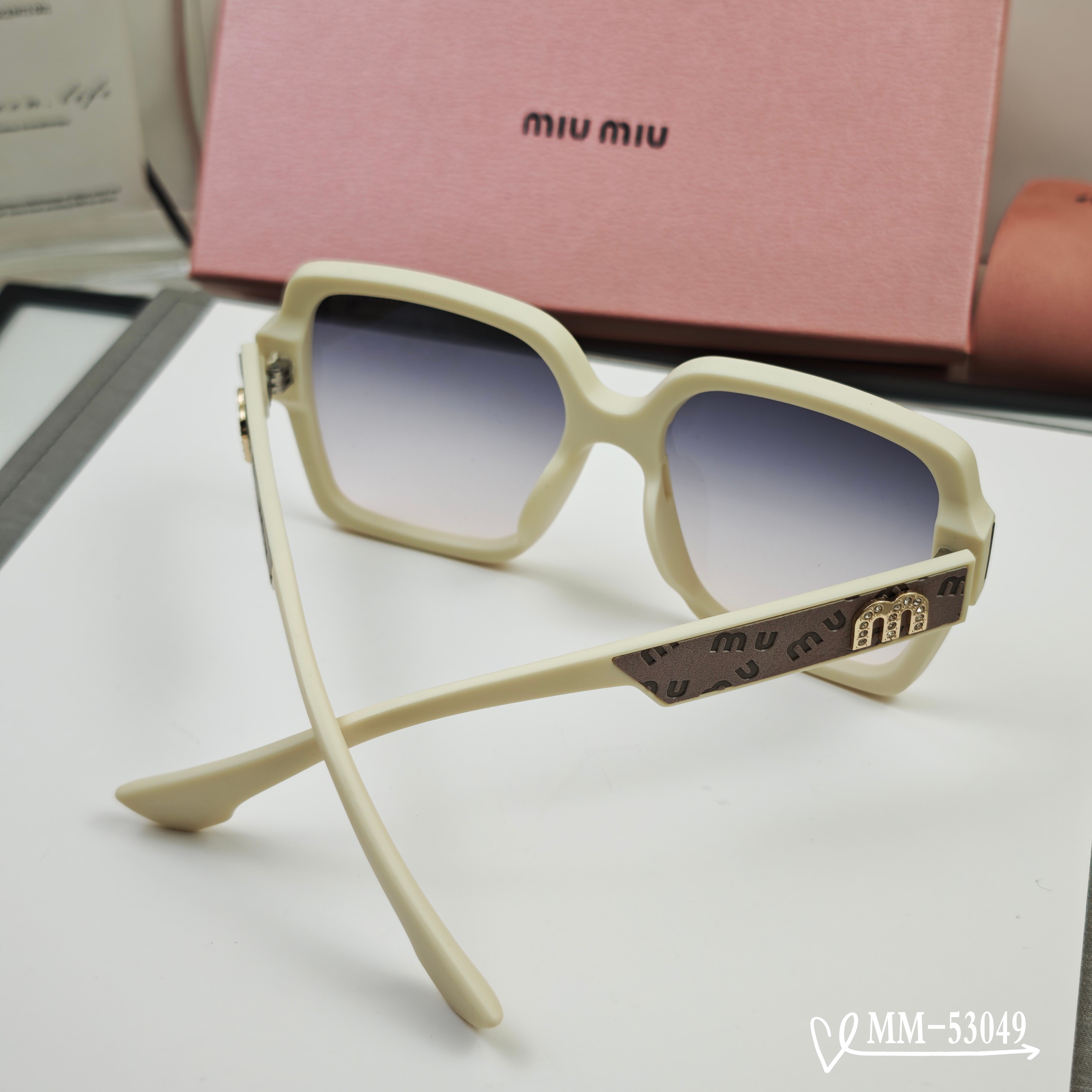 👓.【意大利谬谬-miumiu】 🕶.【宝丽来树脂偏光镜片】 ⭐️.【TR90镜架轻便佩戴舒适】 🌟.【