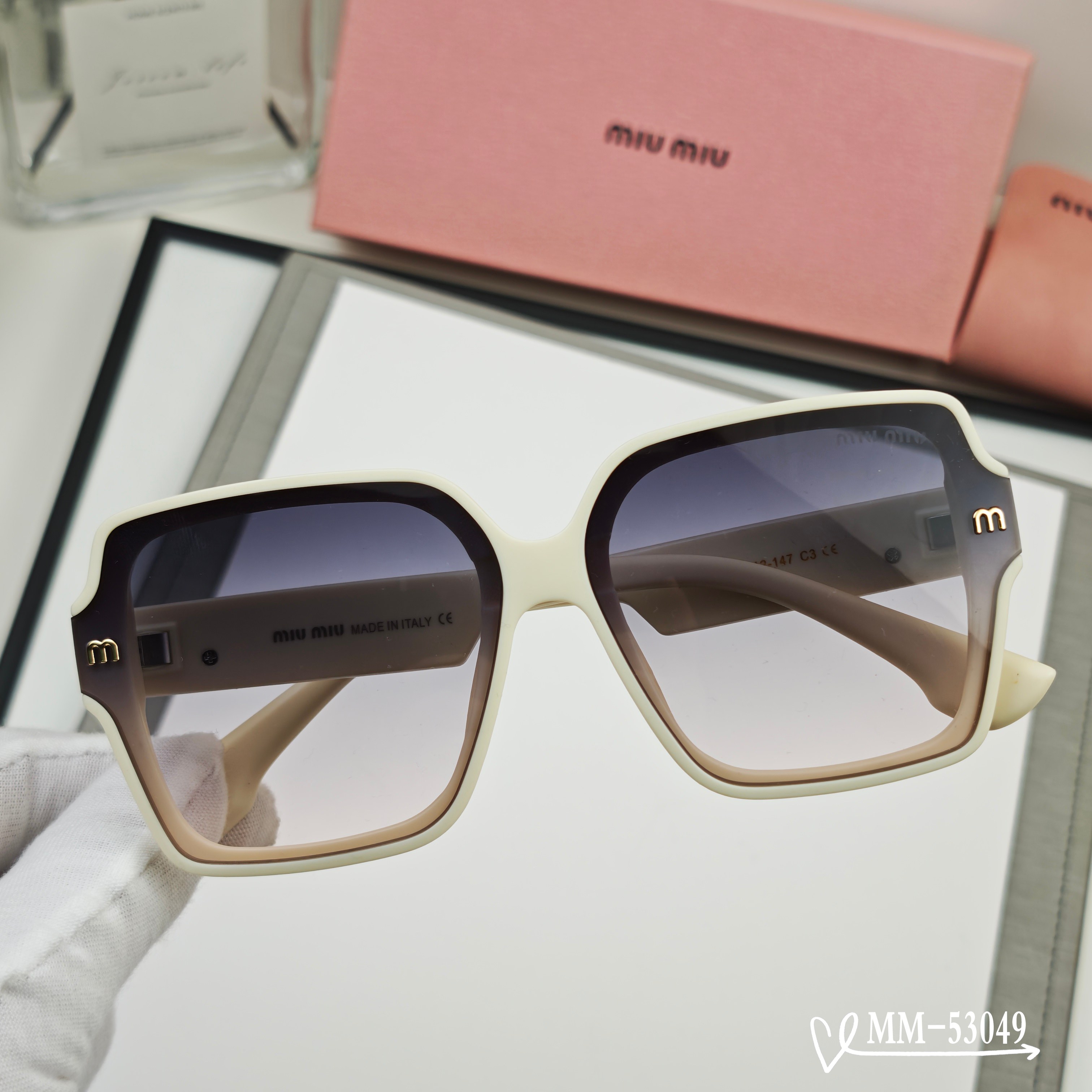 👓.【意大利谬谬-miumiu】 🕶.【宝丽来树脂偏光镜片】 ⭐️.【TR90镜架轻便佩戴舒适】 🌟.【