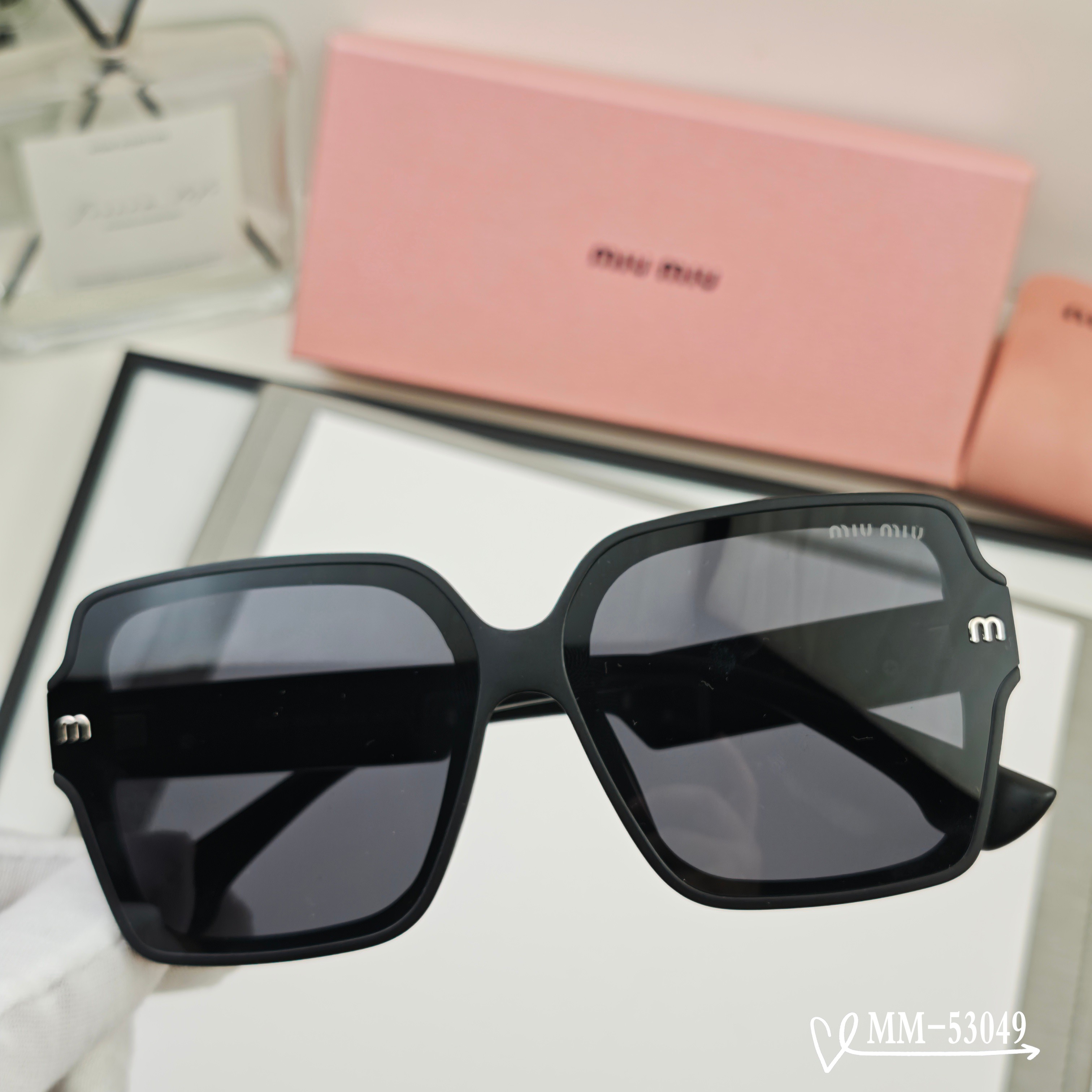👓.【意大利谬谬-miumiu】 🕶.【宝丽来树脂偏光镜片】 ⭐️.【TR90镜架轻便佩戴舒适】 🌟.【