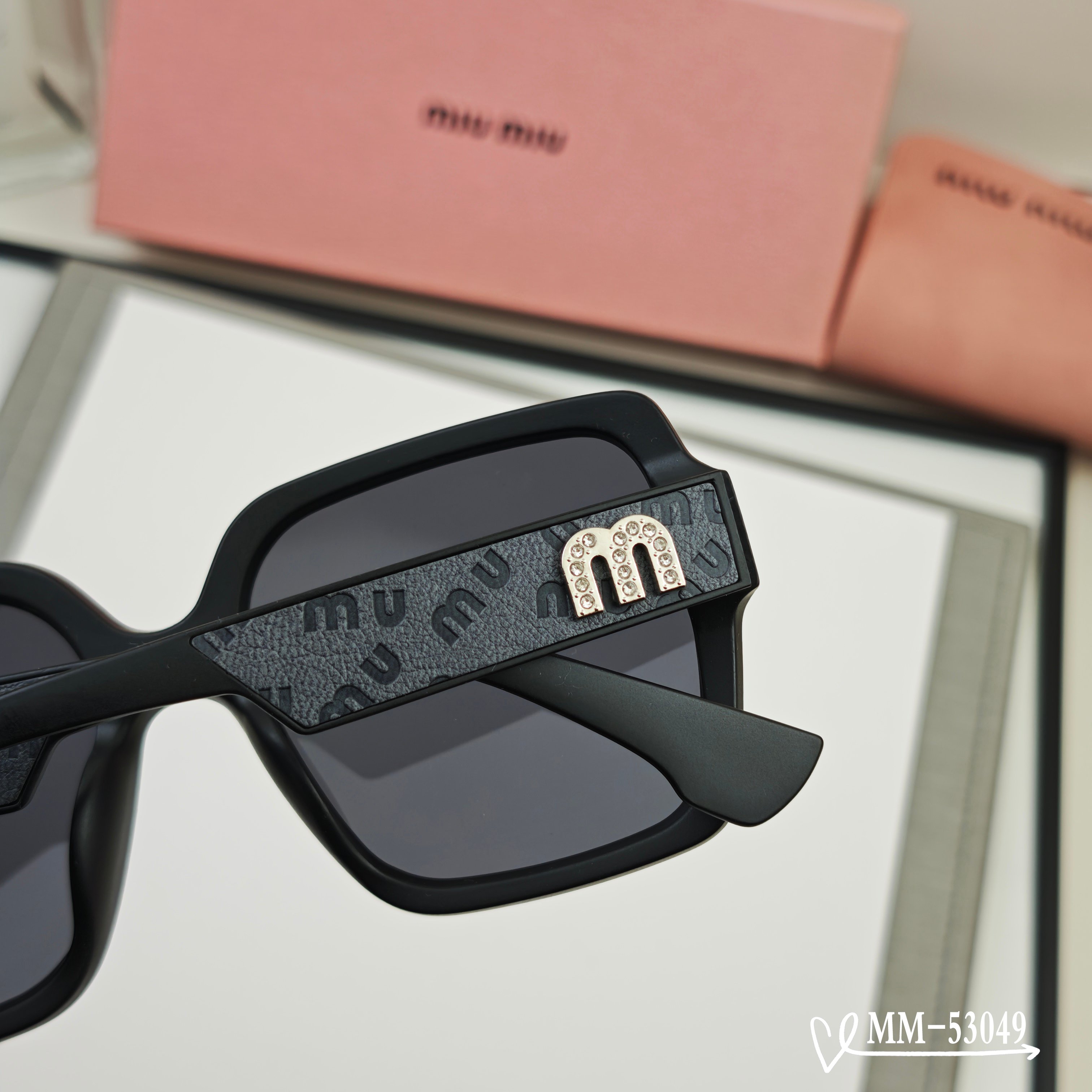 👓.【意大利谬谬-miumiu】 🕶.【宝丽来树脂偏光镜片】 ⭐️.【TR90镜架轻便佩戴舒适】 🌟.【