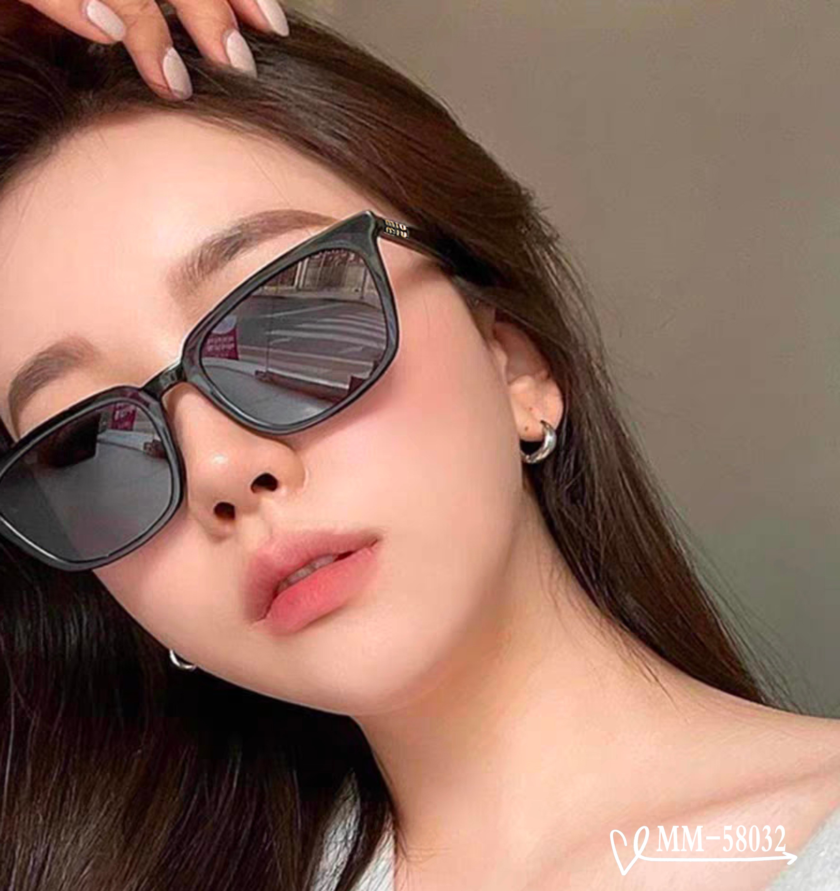 👓.【意大利谬谬-miumiu】 🕶.【宝丽来树脂偏光镜片】 ⭐️.【TR90镜架轻便佩戴舒适】 🌟.【