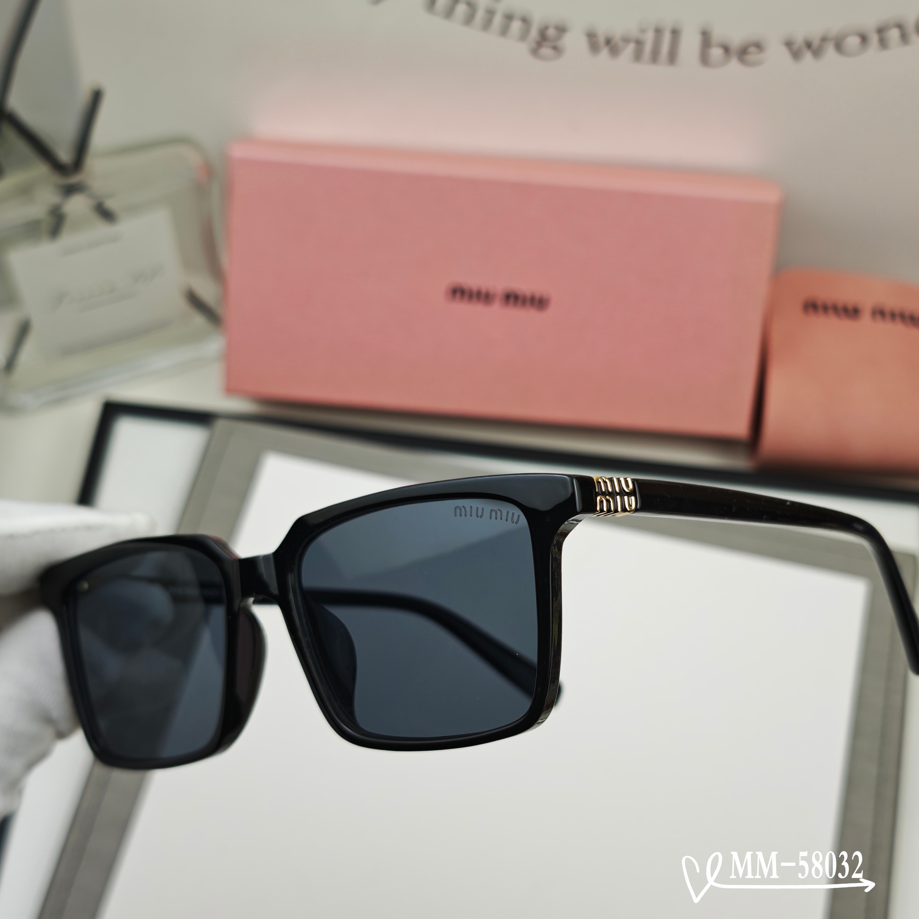 👓.【意大利谬谬-miumiu】 🕶.【宝丽来树脂偏光镜片】 ⭐️.【TR90镜架轻便佩戴舒适】 🌟.【