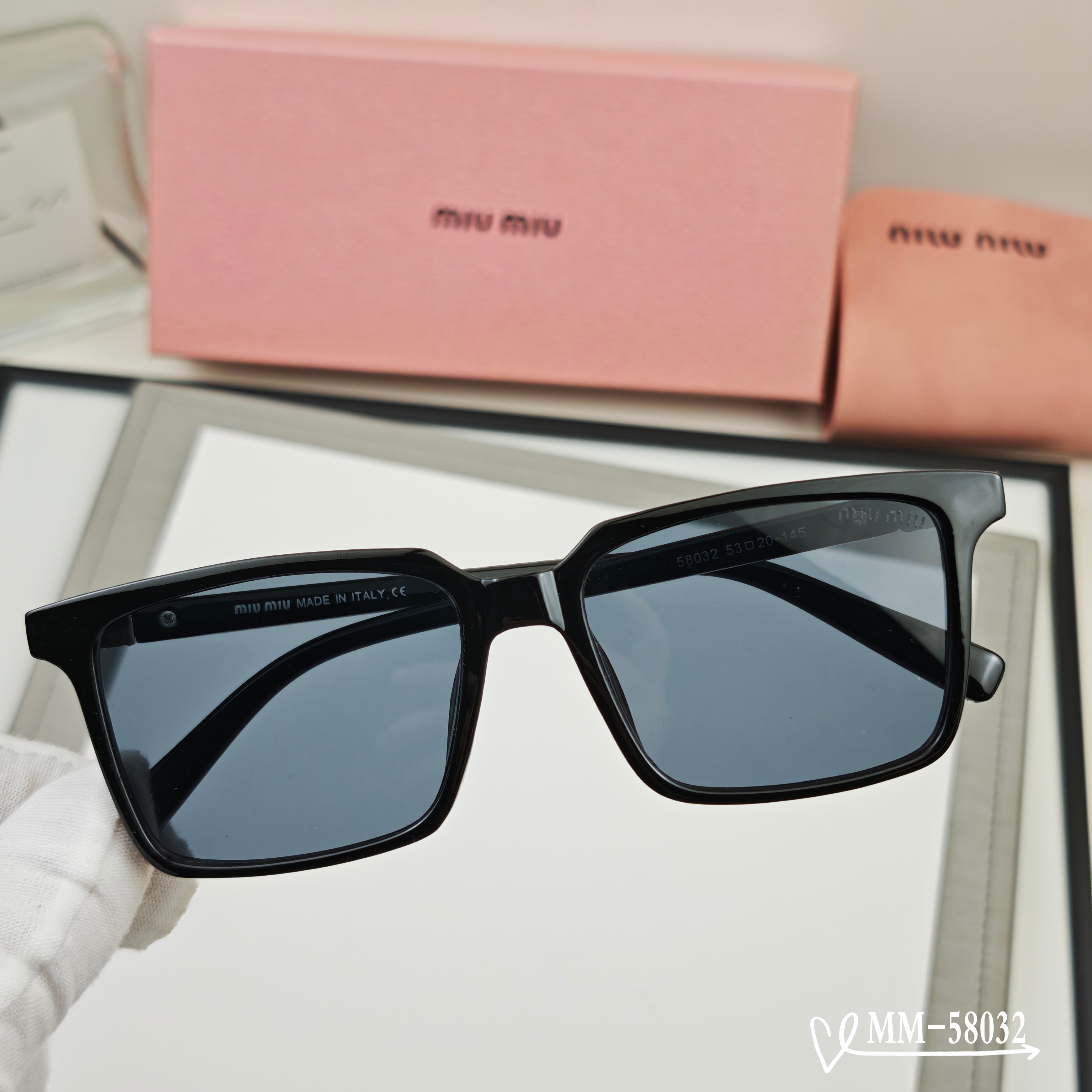 👓.【意大利谬谬-miumiu】 🕶.【宝丽来树脂偏光镜片】 ⭐️.【TR90镜架轻便佩戴舒适】 🌟.【