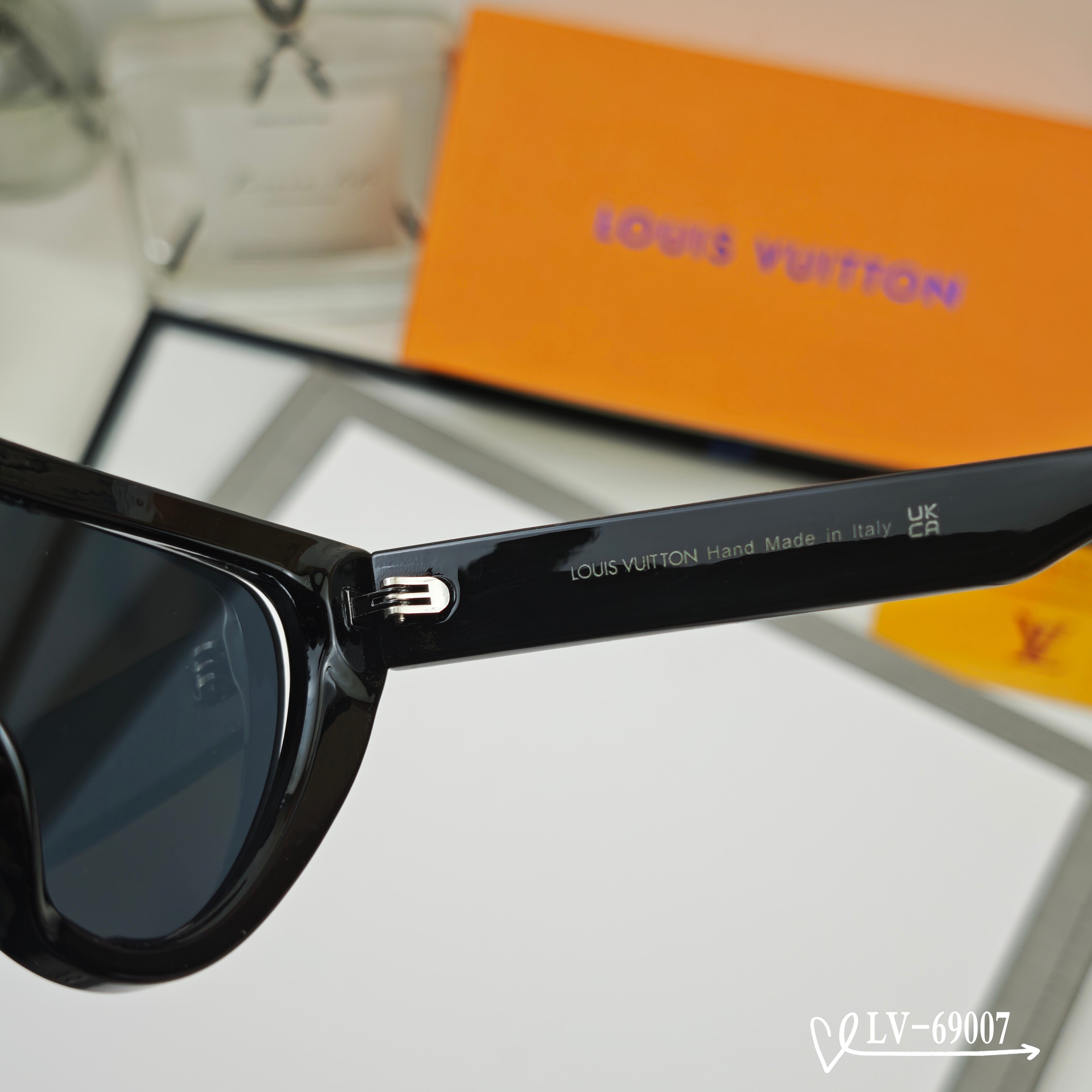 👓.【路易威登-LV】 🕶.【宝丽来树脂镜片】 ⭐️.【TR镜架轻便佩戴舒适】 🌟.【size：65-1