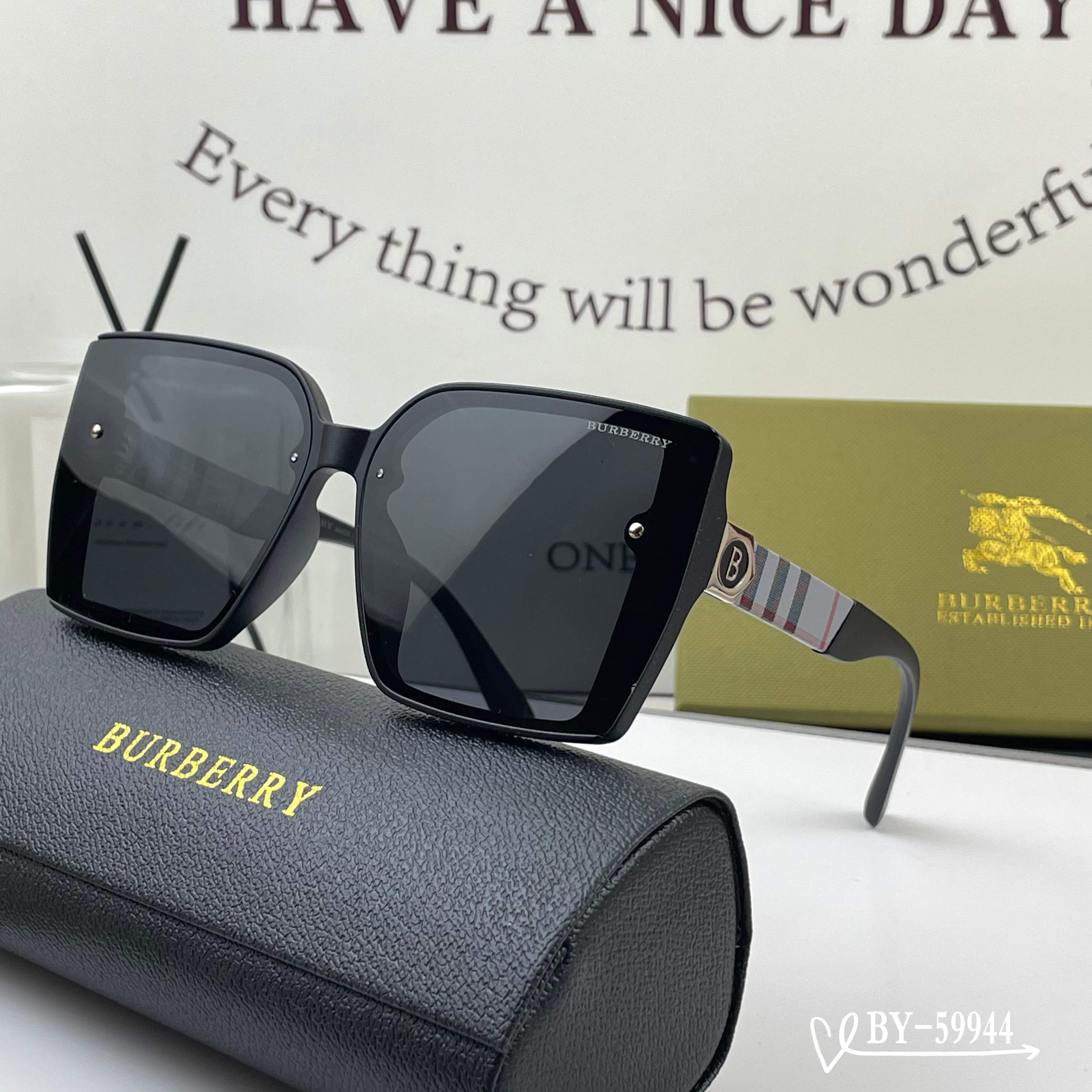 👓.【Burberry-巴宝莉】 🕶.【宝丽来树脂偏光镜片】 ⭐️ .【TR镜架轻便佩戴舒适】 🌟 .【