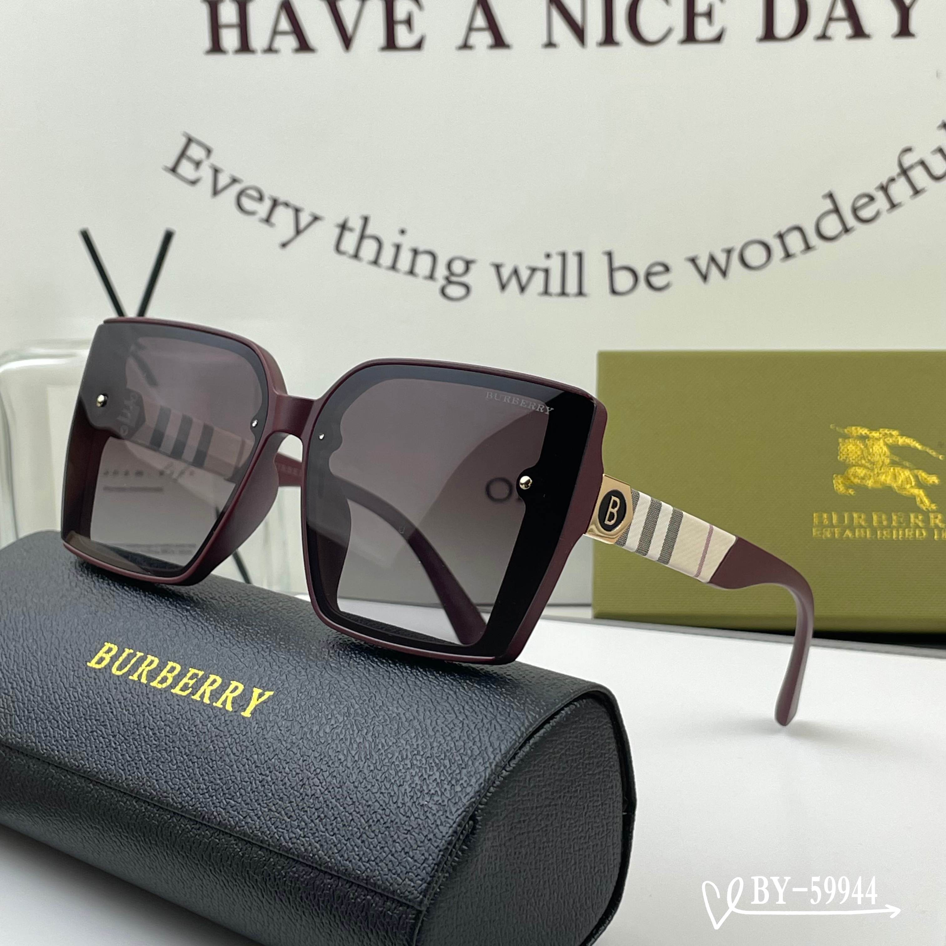 👓.【Burberry-巴宝莉】 🕶.【宝丽来树脂偏光镜片】 ⭐️ .【TR镜架轻便佩戴舒适】 🌟 .【