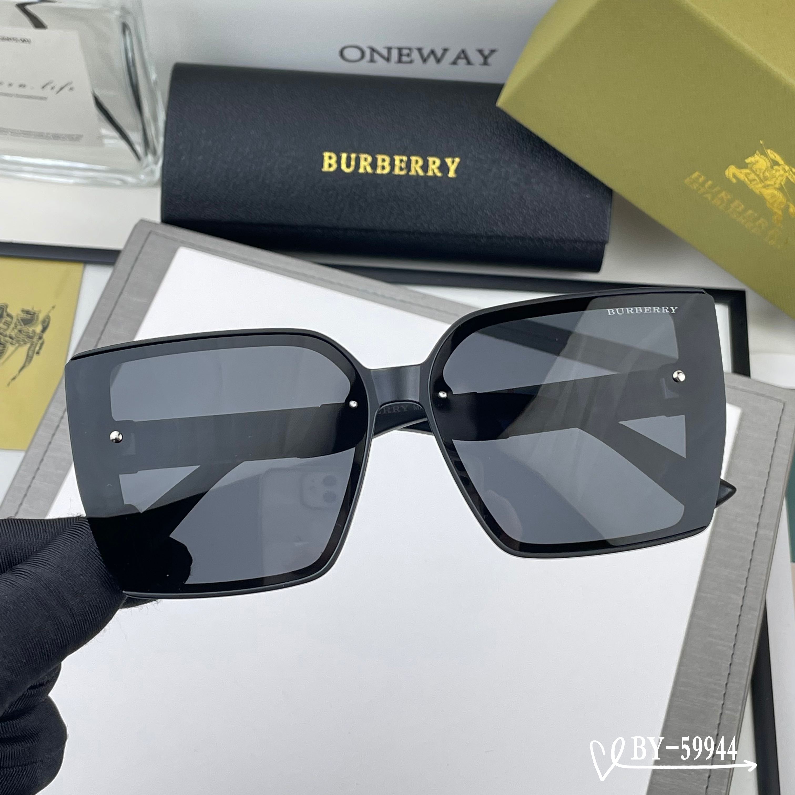👓.【Burberry-巴宝莉】 🕶.【宝丽来树脂偏光镜片】 ⭐️ .【TR镜架轻便佩戴舒适】 🌟 .【