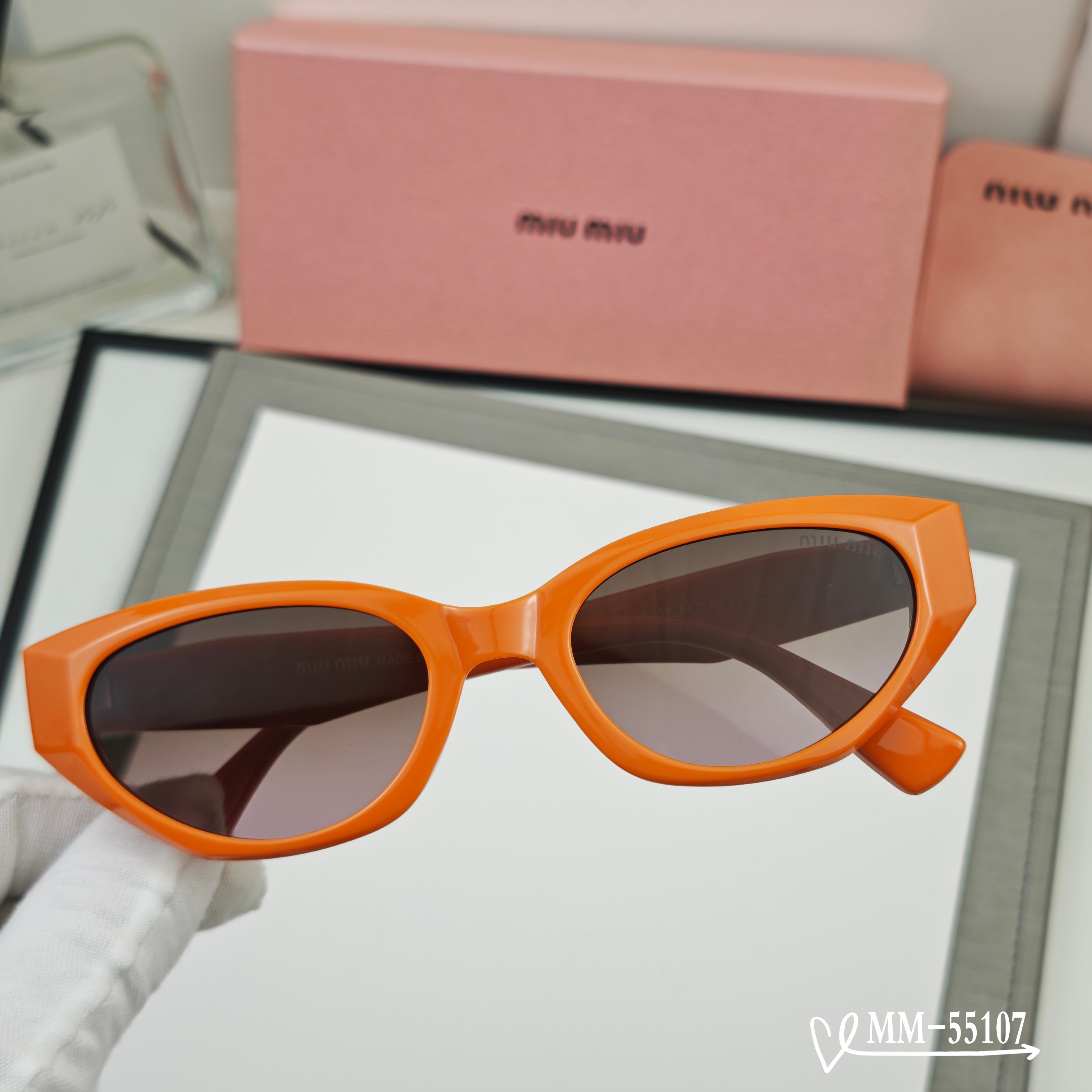 👓.【意大利谬谬-miumiu】 🕶.【宝丽来树脂偏光镜片】 ⭐️.【TR90镜架轻便佩戴舒适】 🌟.【