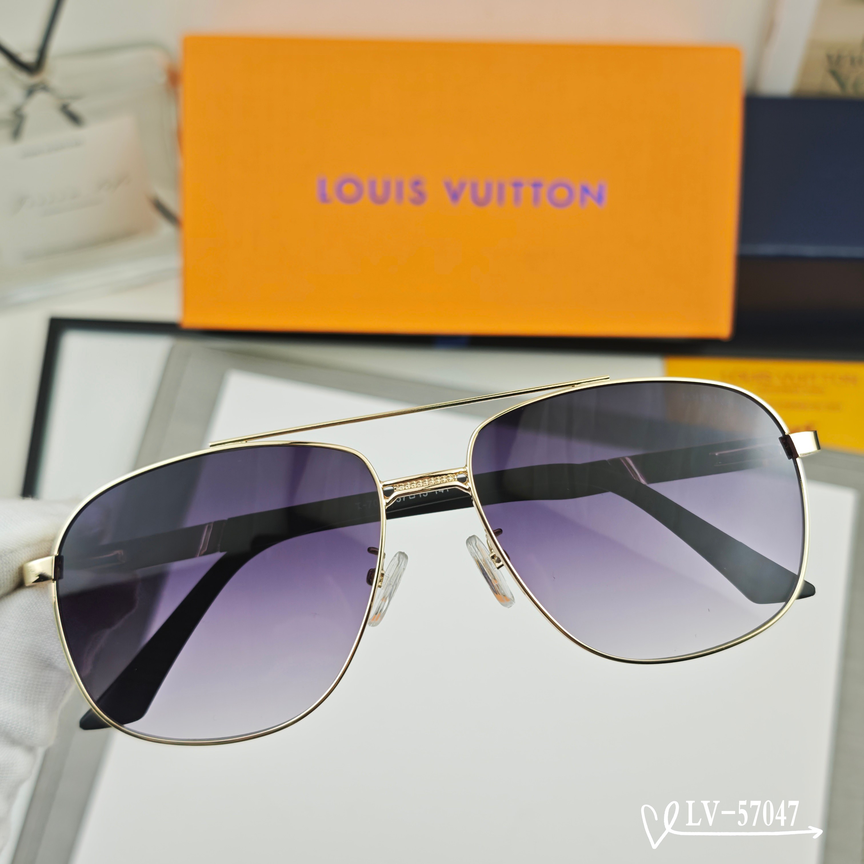 👓.【LV-路易威登】 🕶️.【宝丽来树脂偏光镜片】 ⭐️.【金属镜架轻便佩戴舒适】 🌟.【size 5