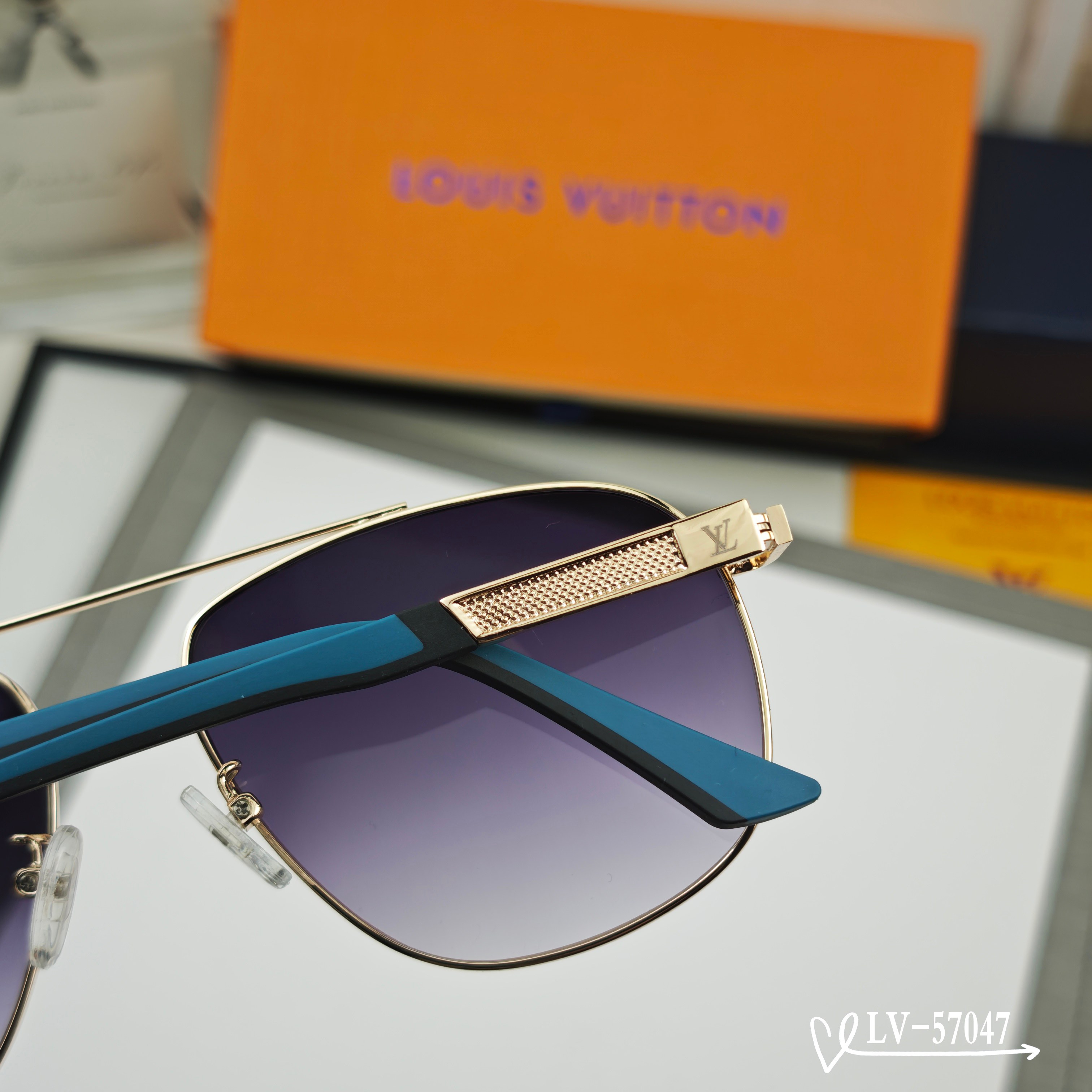 👓.【LV-路易威登】 🕶️.【宝丽来树脂偏光镜片】 ⭐️.【金属镜架轻便佩戴舒适】 🌟.【size 5