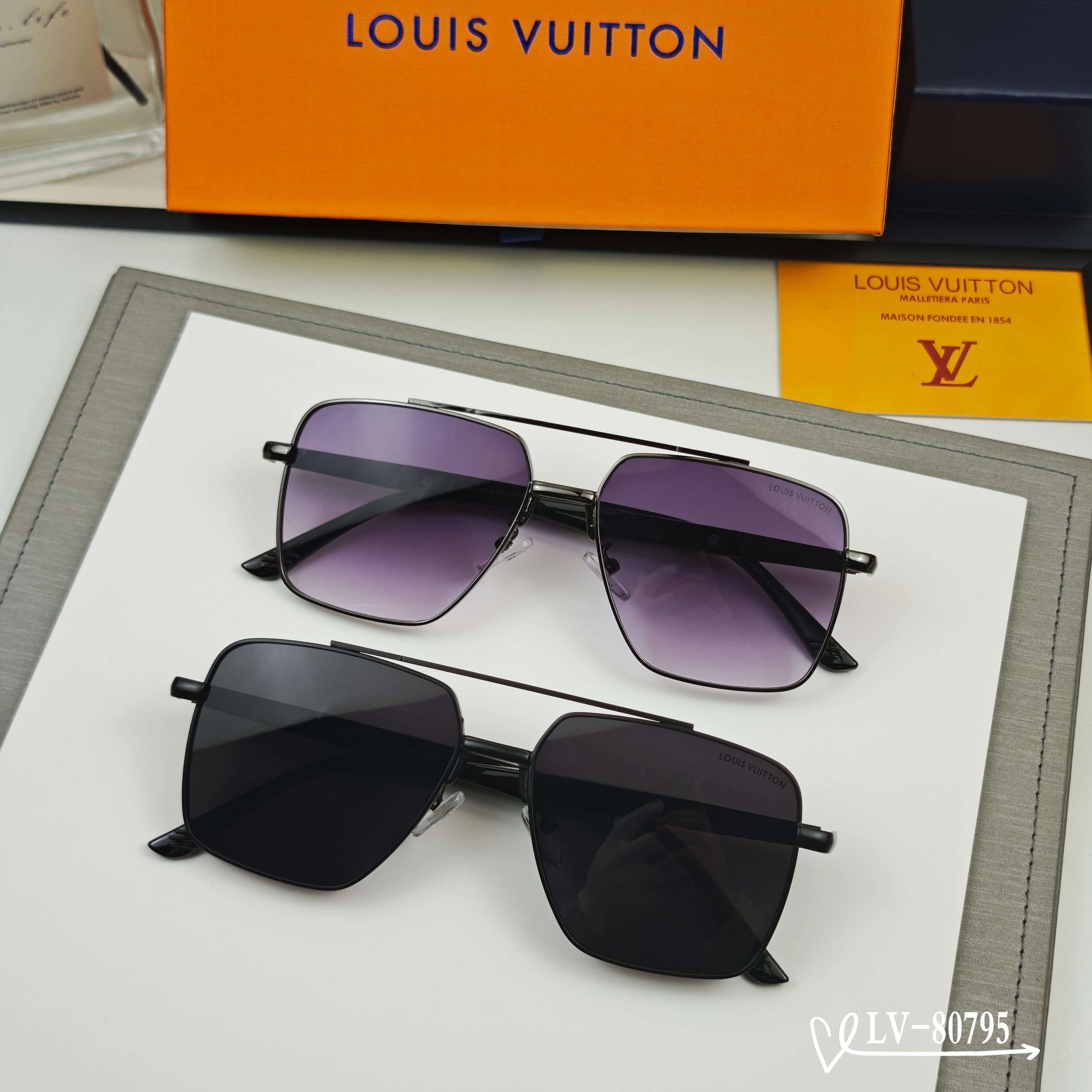 👓.【LV-路易威登】 🕶️.【宝丽来树脂偏光镜片】 ⭐️.【金属镜架轻便佩戴舒适】 🌟.【size 5