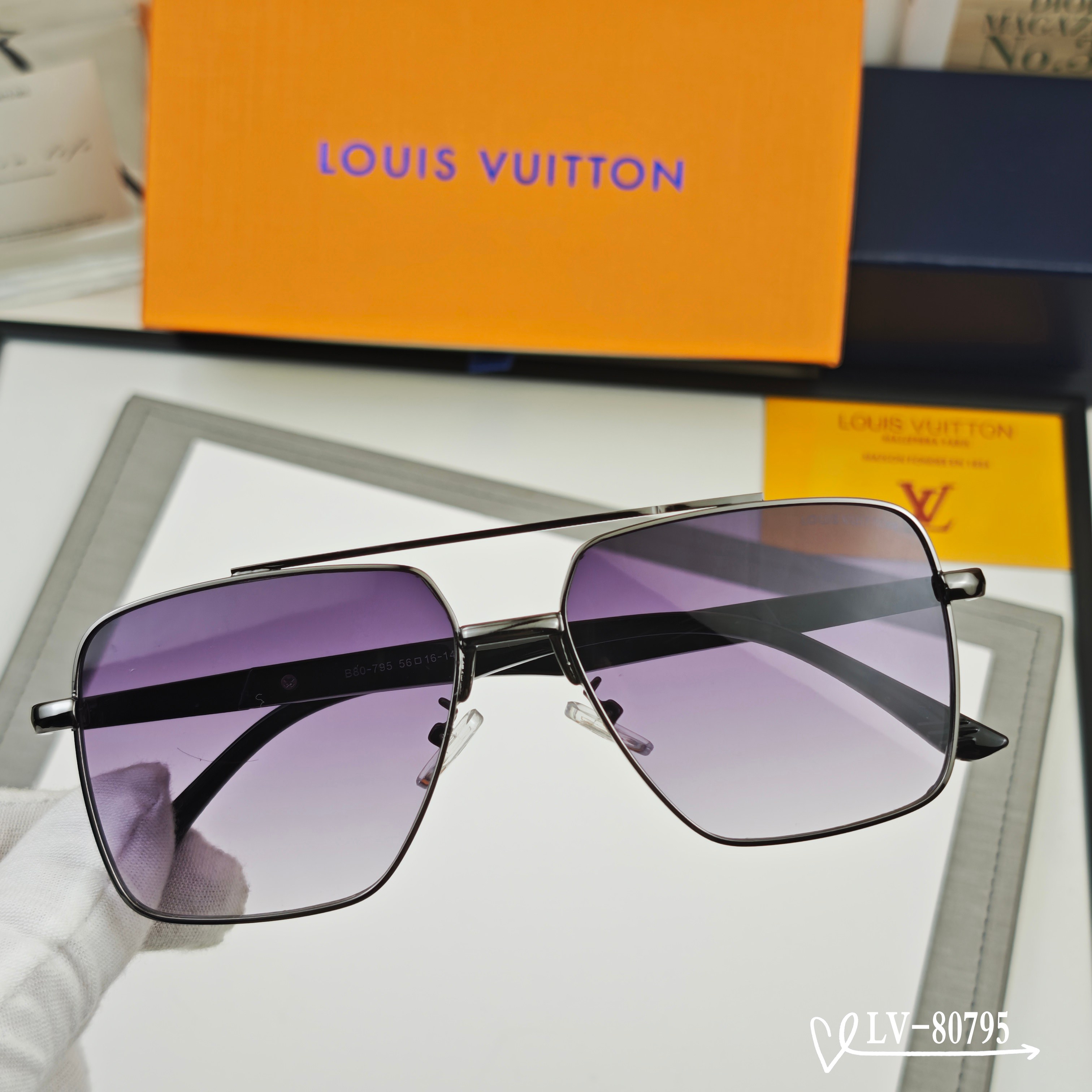 👓.【LV-路易威登】 🕶️.【宝丽来树脂偏光镜片】 ⭐️.【金属镜架轻便佩戴舒适】 🌟.【size 5