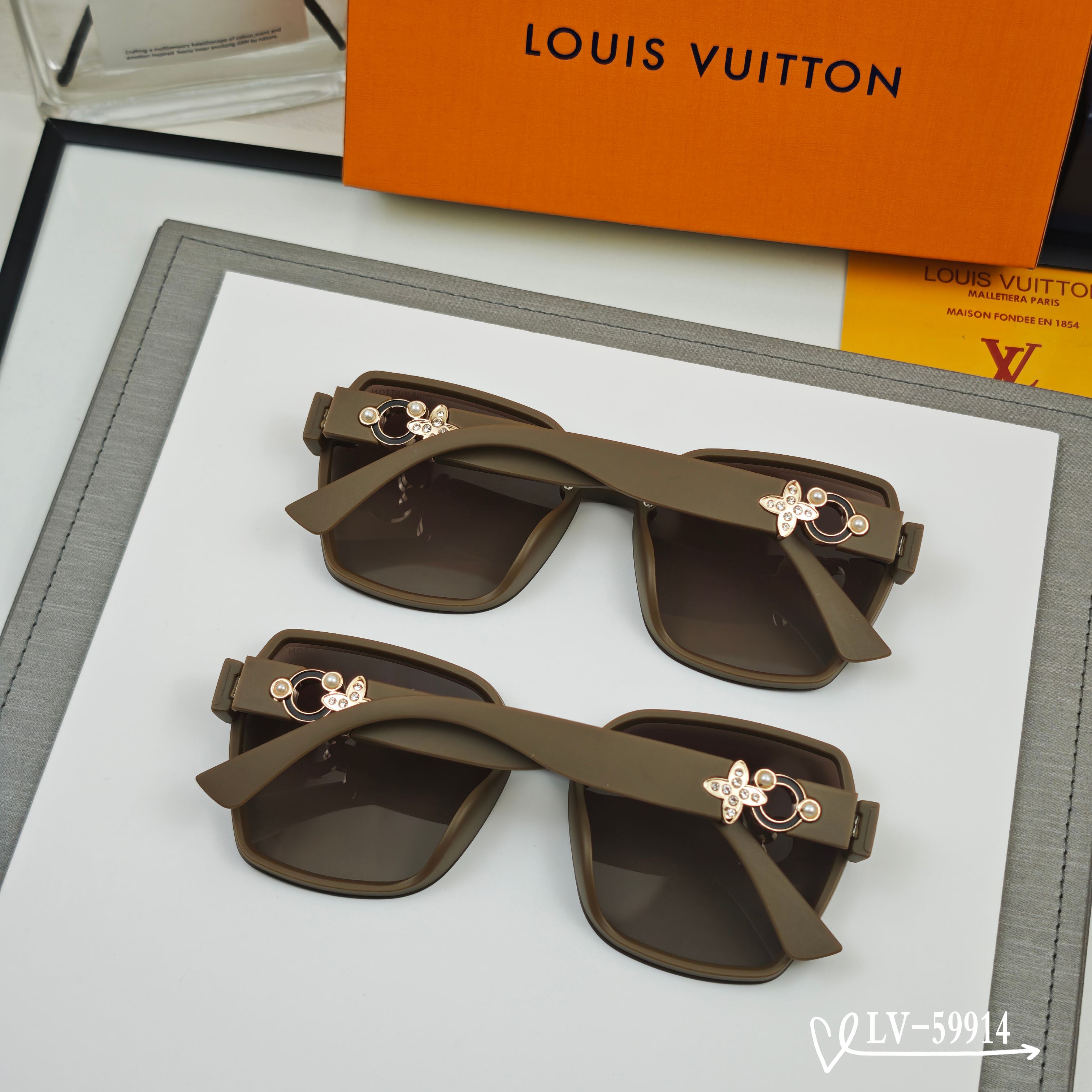 👓.【路易威登-LV】 🕶.【宝丽来树脂镜片】 ⭐️.【TR镜架轻便佩戴舒适】 🌟.【size：65-1