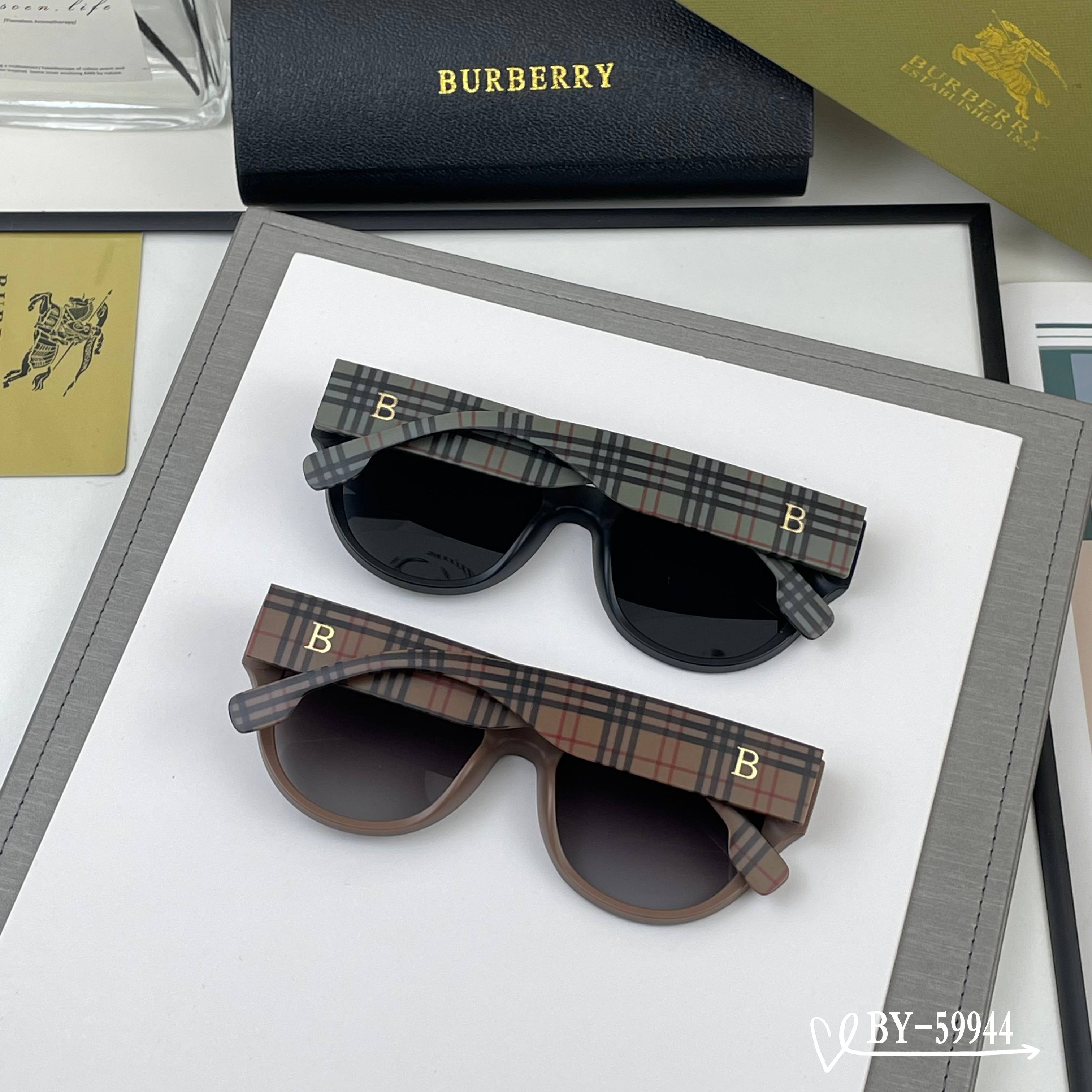 👓.【Burberry-巴宝莉】 🕶.【宝丽来树脂偏光镜片】 ⭐️ .【TR镜架轻便佩戴舒适】 🌟 .【