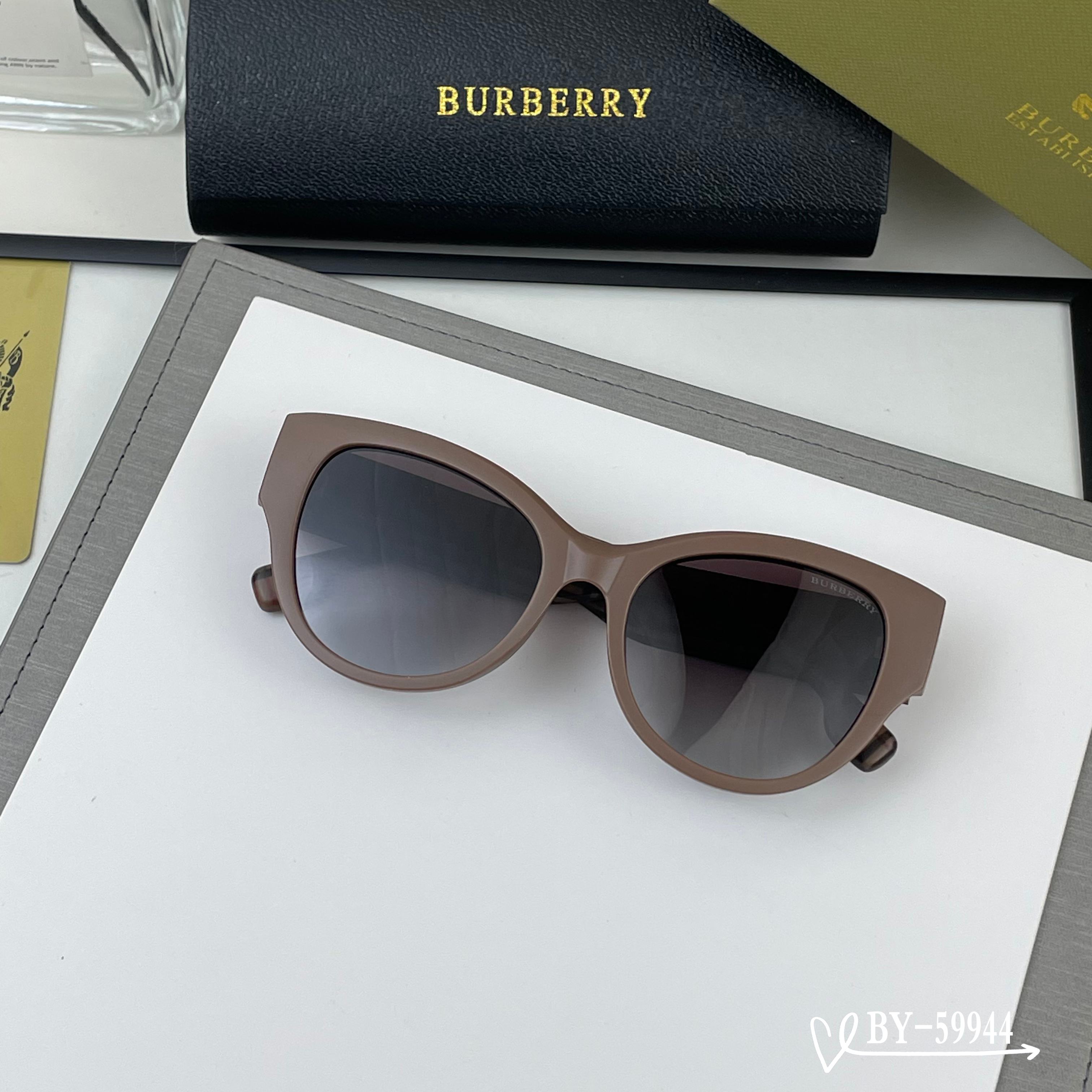 👓.【Burberry-巴宝莉】 🕶.【宝丽来树脂偏光镜片】 ⭐️ .【TR镜架轻便佩戴舒适】 🌟 .【