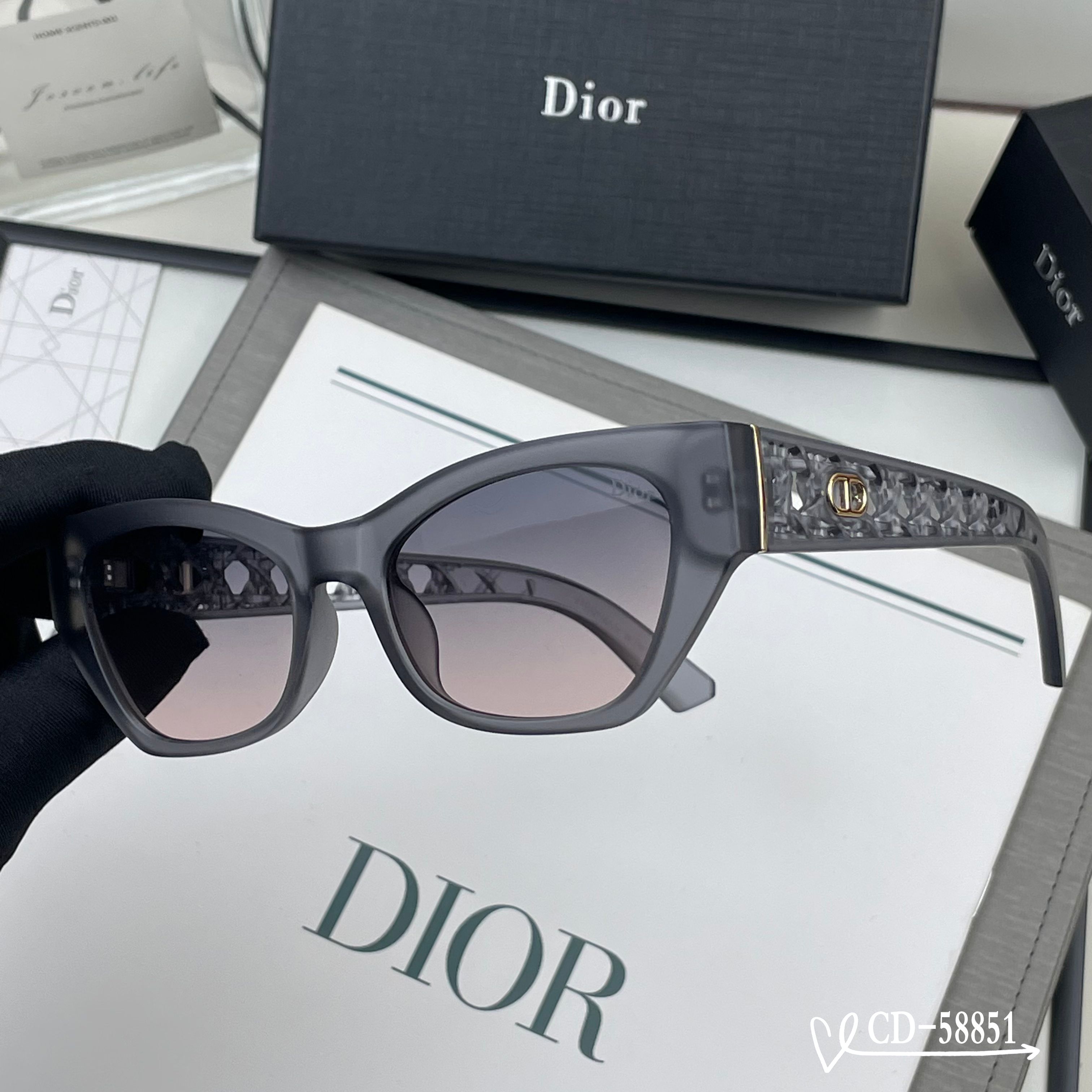 👓.【法国迪奥-DIOR】 🕶️.【宝丽来树脂偏光镜片】 ⭐️.【TR90镜架轻便佩戴舒适】 🌟.【si