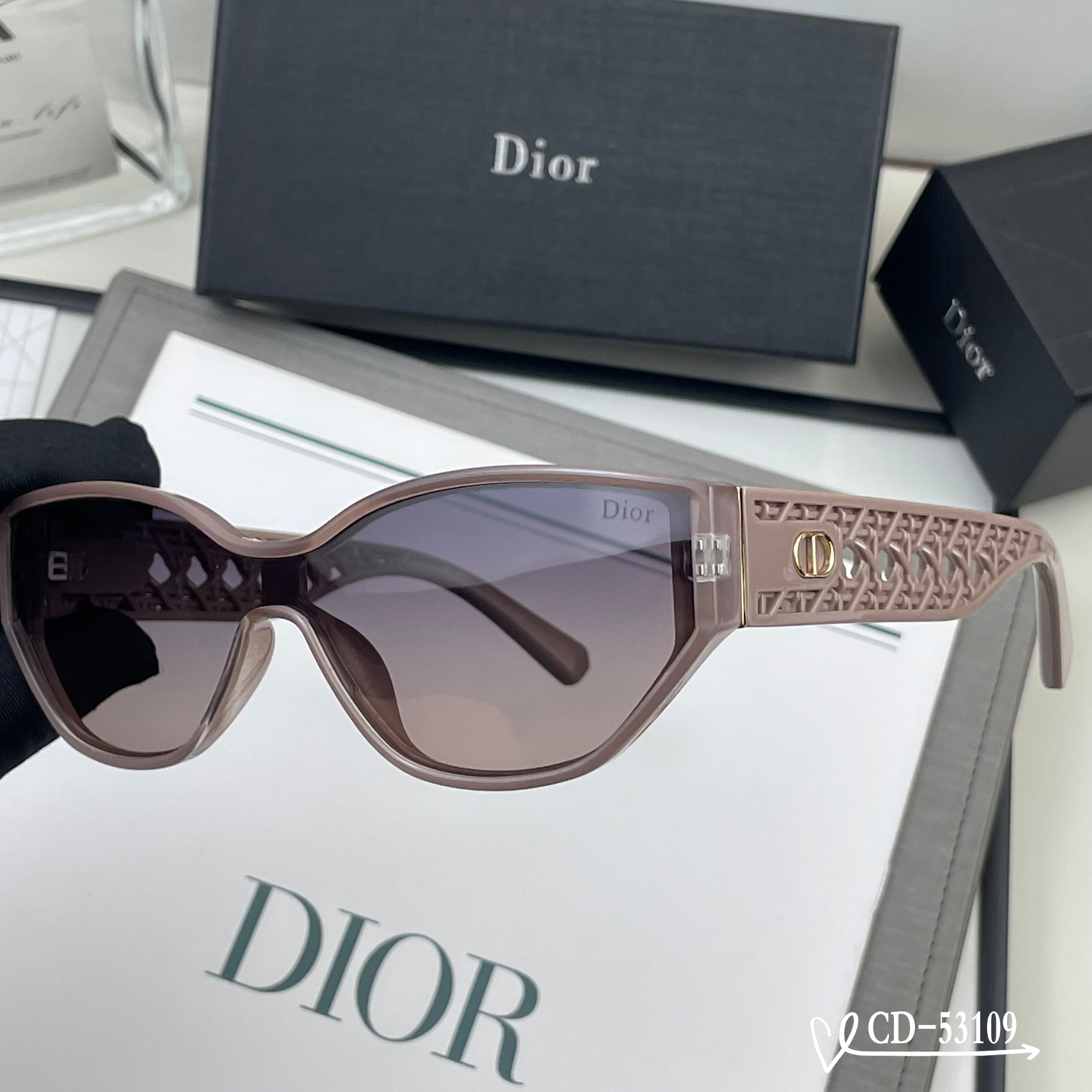 👓.【法国迪奥-DIOR】 🕶️.【宝丽来树脂偏光镜片】 ⭐️.【TR90镜架轻便佩戴舒适】 🌟.【si