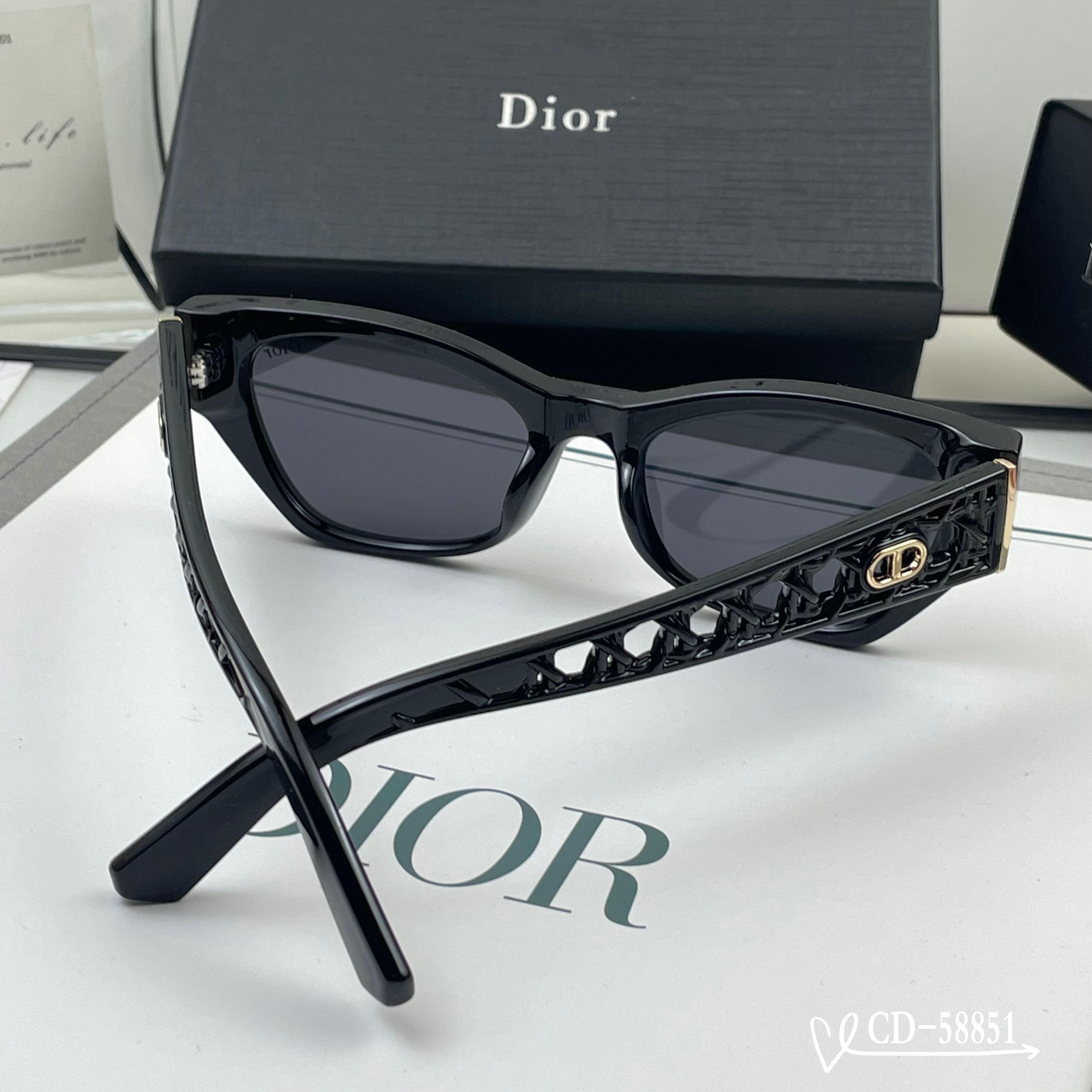 👓.【法国迪奥-DIOR】 🕶️.【宝丽来树脂偏光镜片】 ⭐️.【TR90镜架轻便佩戴舒适】 🌟.【si