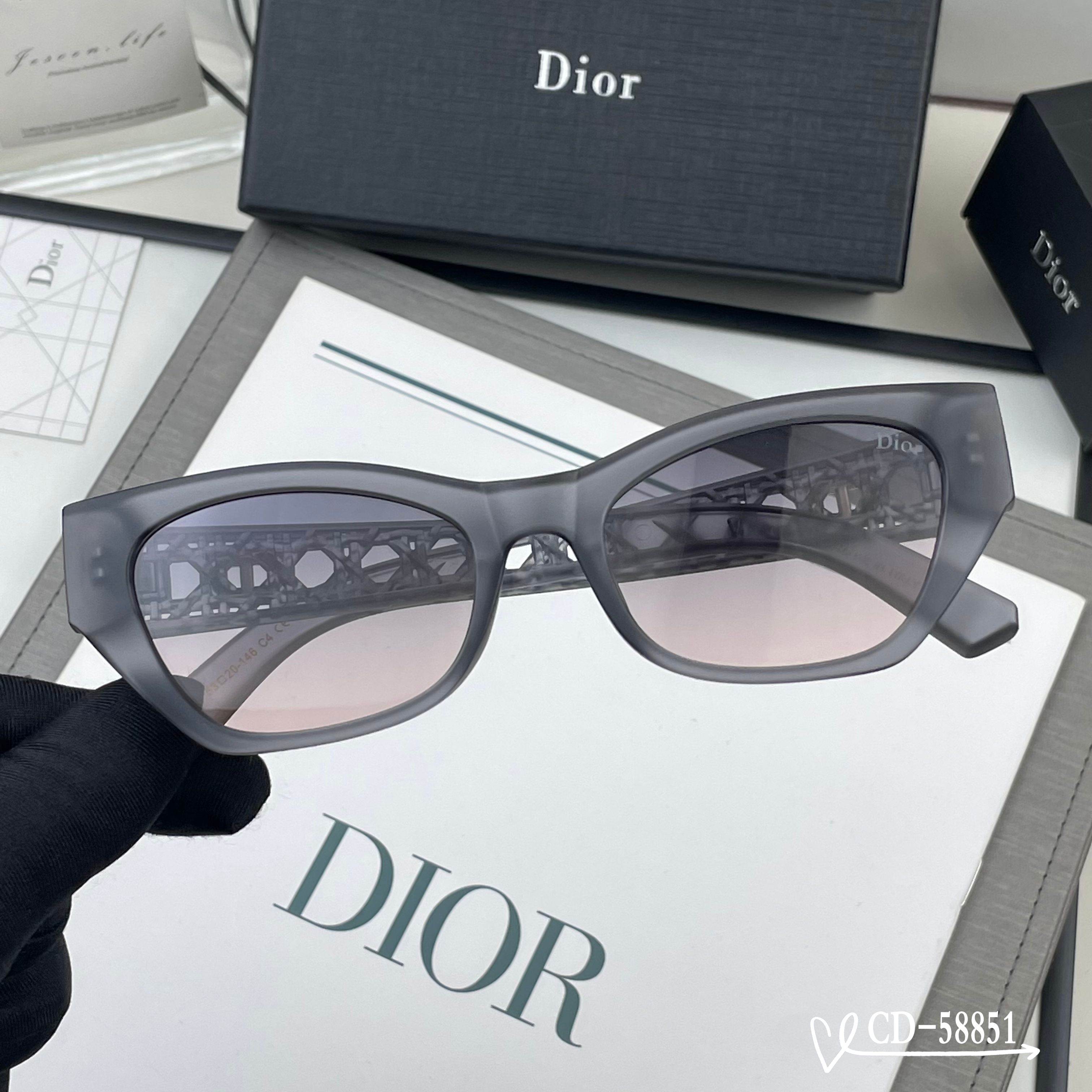 👓.【法国迪奥-DIOR】 🕶️.【宝丽来树脂偏光镜片】 ⭐️.【TR90镜架轻便佩戴舒适】 🌟.【si