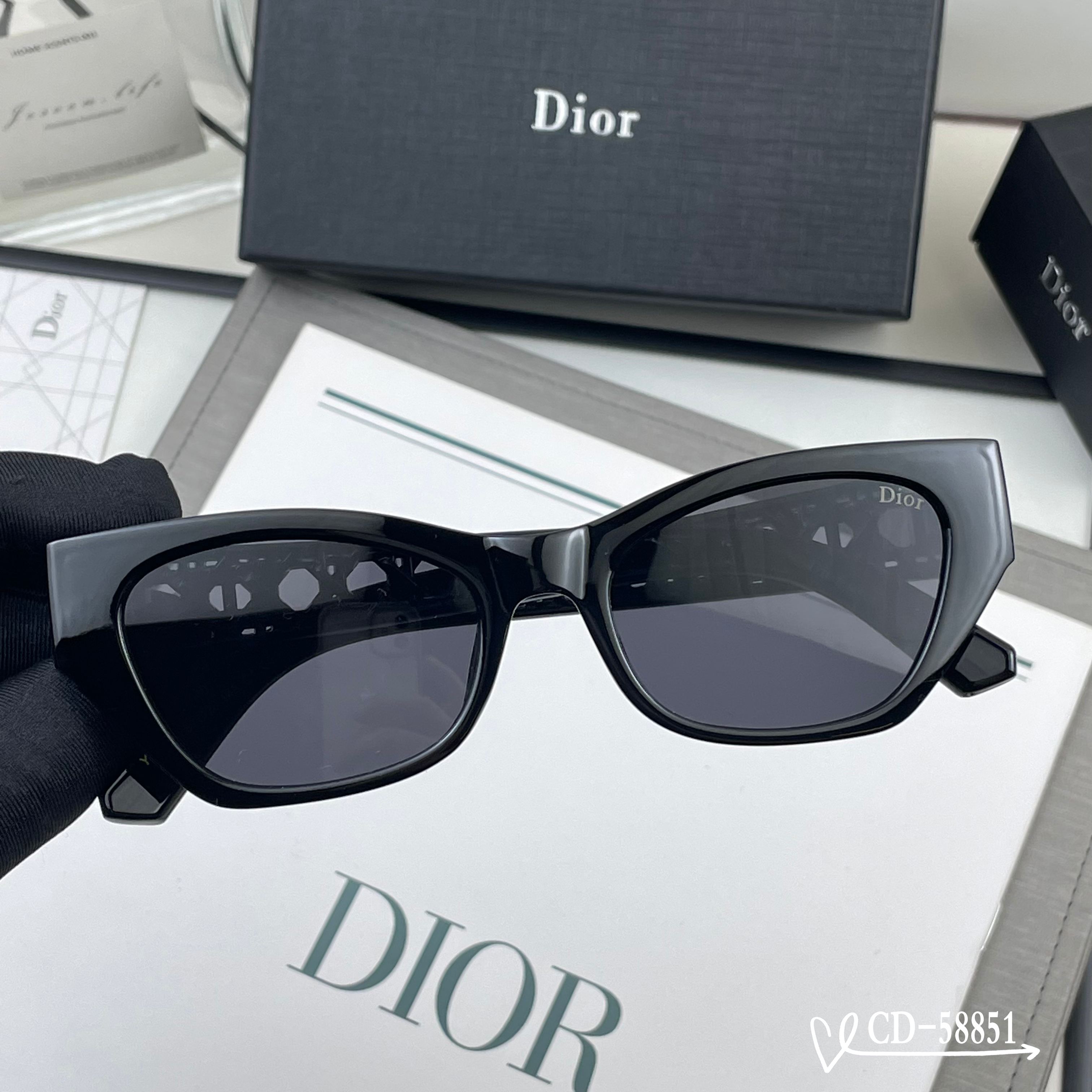 👓.【法国迪奥-DIOR】 🕶️.【宝丽来树脂偏光镜片】 ⭐️.【TR90镜架轻便佩戴舒适】 🌟.【si