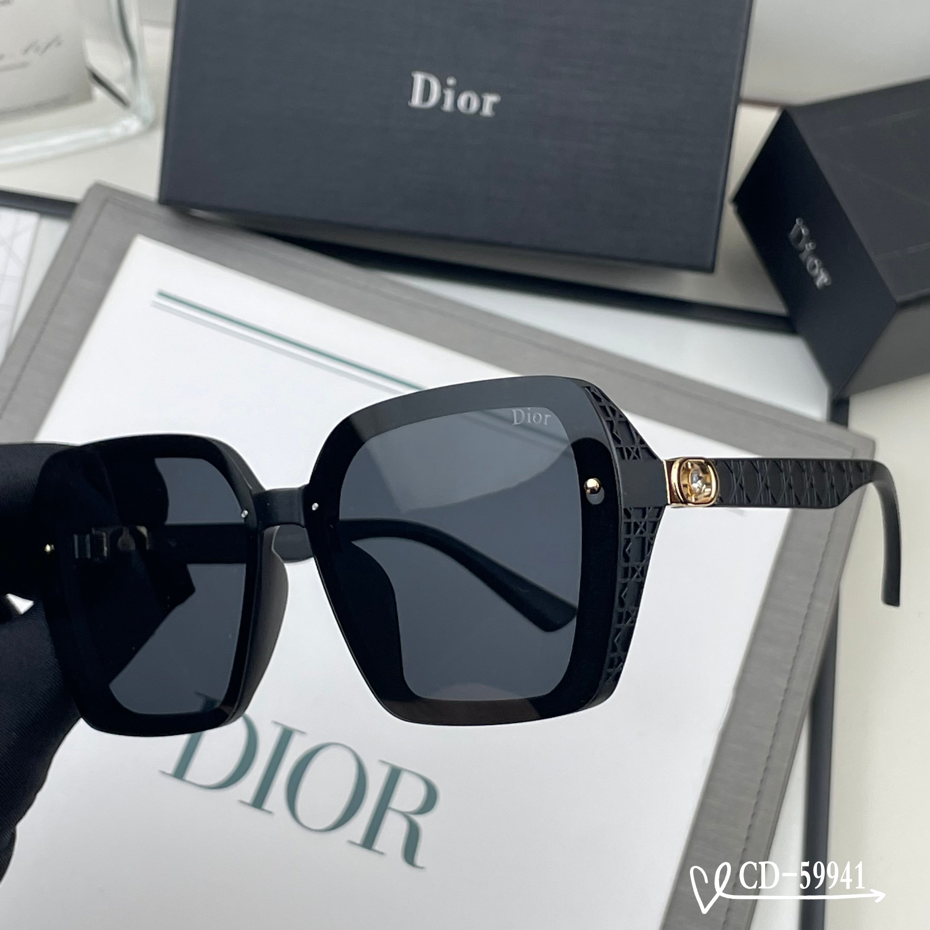 👓.【法国迪奥-DIOR】 🕶️.【宝丽来树脂偏光镜片】 ⭐️.【TR90镜架轻便佩戴舒适】 🌟.【si