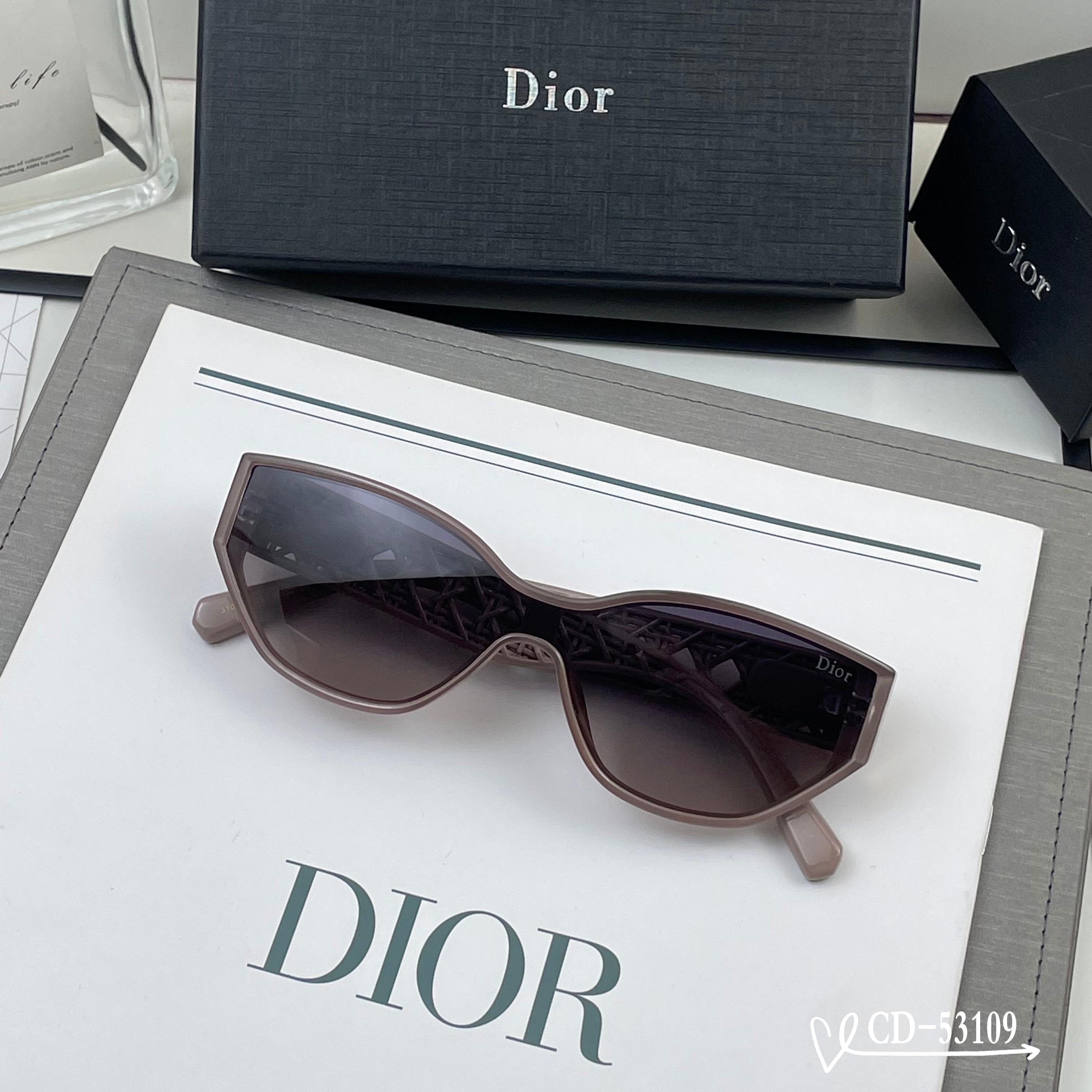 👓.【法国迪奥-DIOR】 🕶️.【宝丽来树脂偏光镜片】 ⭐️.【TR90镜架轻便佩戴舒适】 🌟.【si