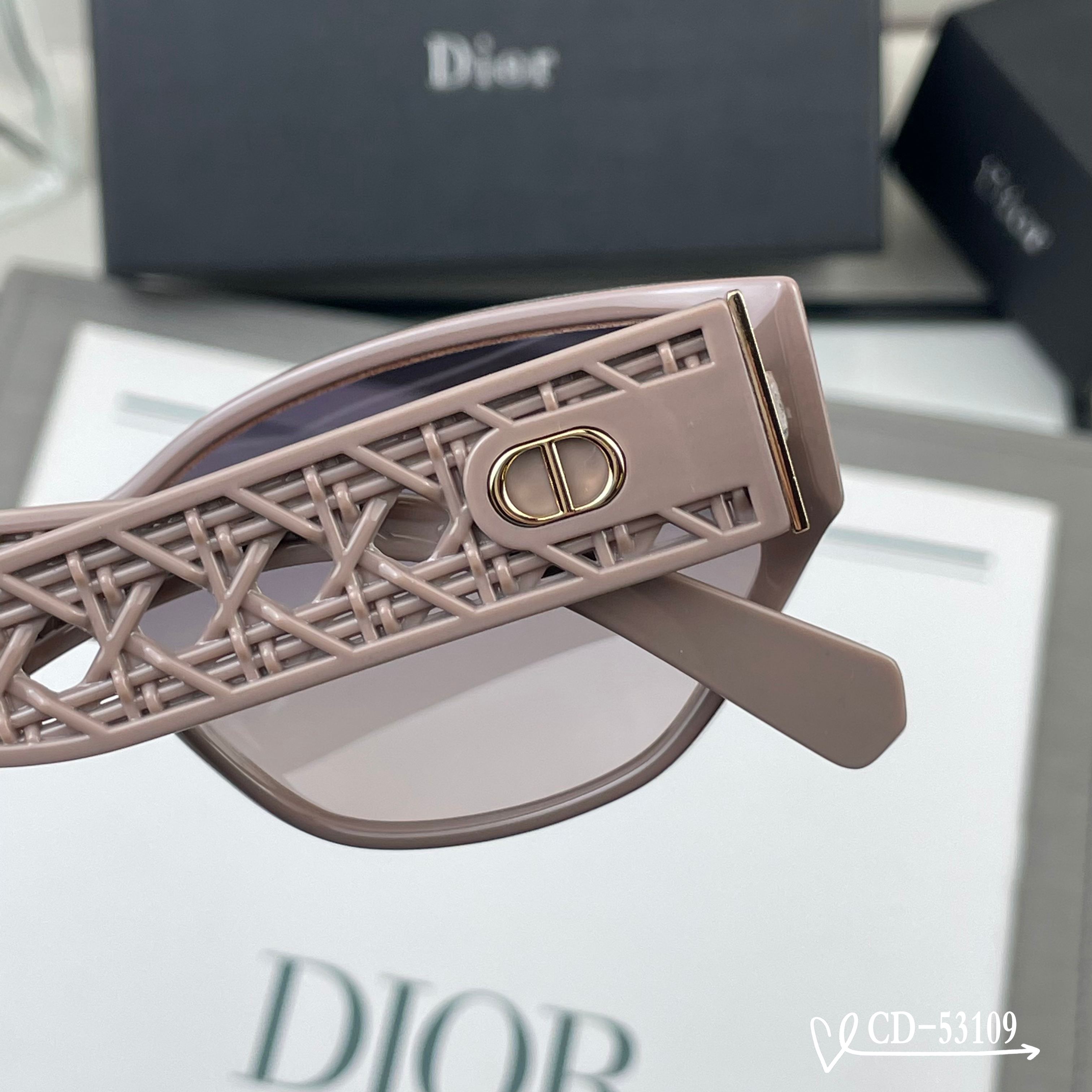 👓.【法国迪奥-DIOR】 🕶️.【宝丽来树脂偏光镜片】 ⭐️.【TR90镜架轻便佩戴舒适】 🌟.【si
