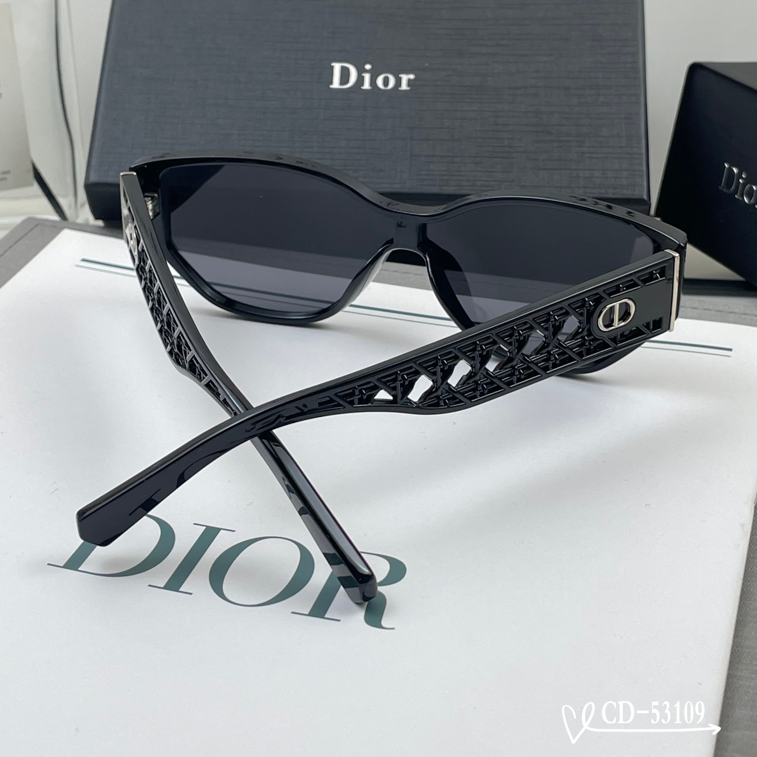 👓.【法国迪奥-DIOR】 🕶️.【宝丽来树脂偏光镜片】 ⭐️.【TR90镜架轻便佩戴舒适】 🌟.【si