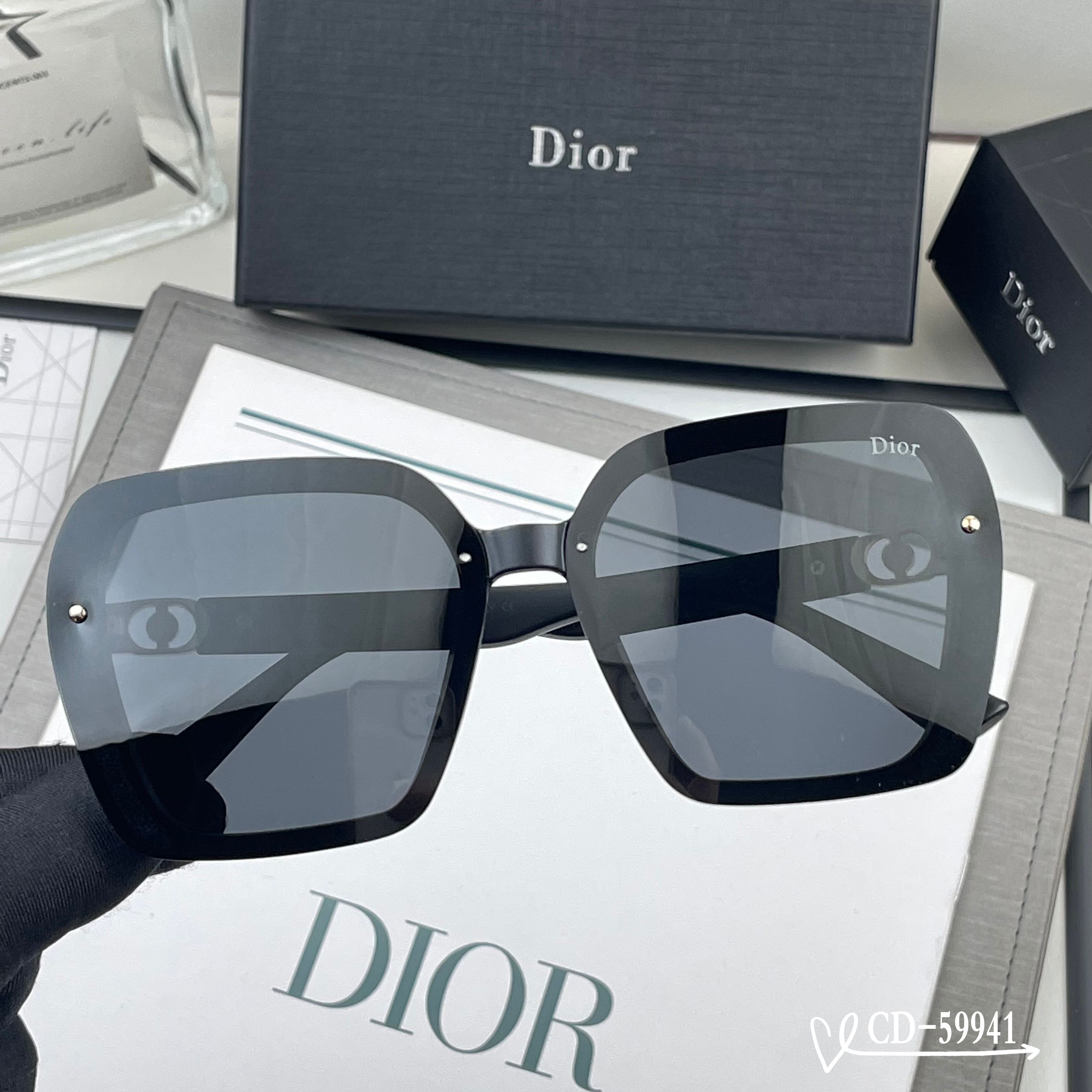 👓.【法国迪奥-DIOR】 🕶️.【宝丽来树脂偏光镜片】 ⭐️.【TR90镜架轻便佩戴舒适】 🌟.【si
