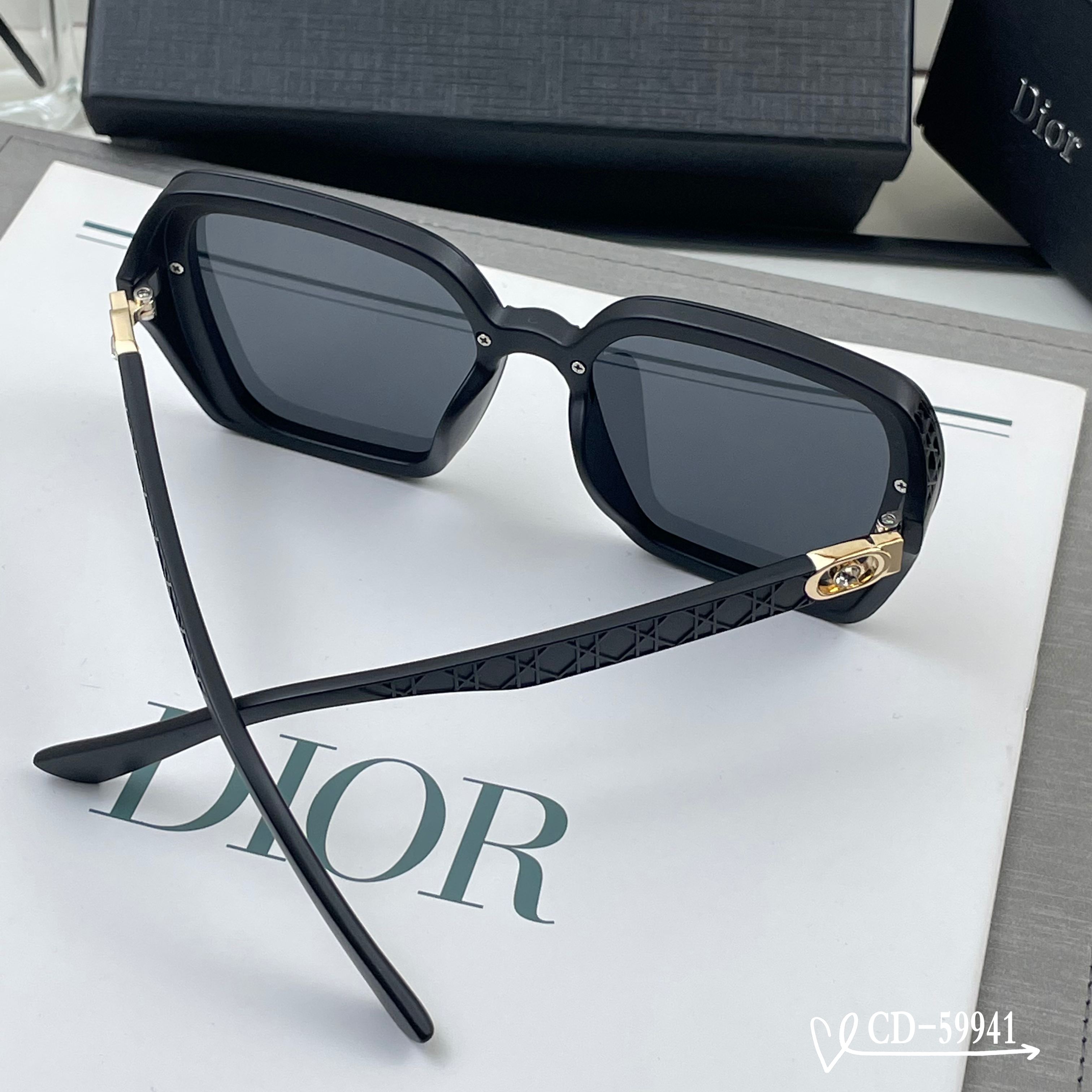 👓.【法国迪奥-DIOR】 🕶️.【宝丽来树脂偏光镜片】 ⭐️.【TR90镜架轻便佩戴舒适】 🌟.【si