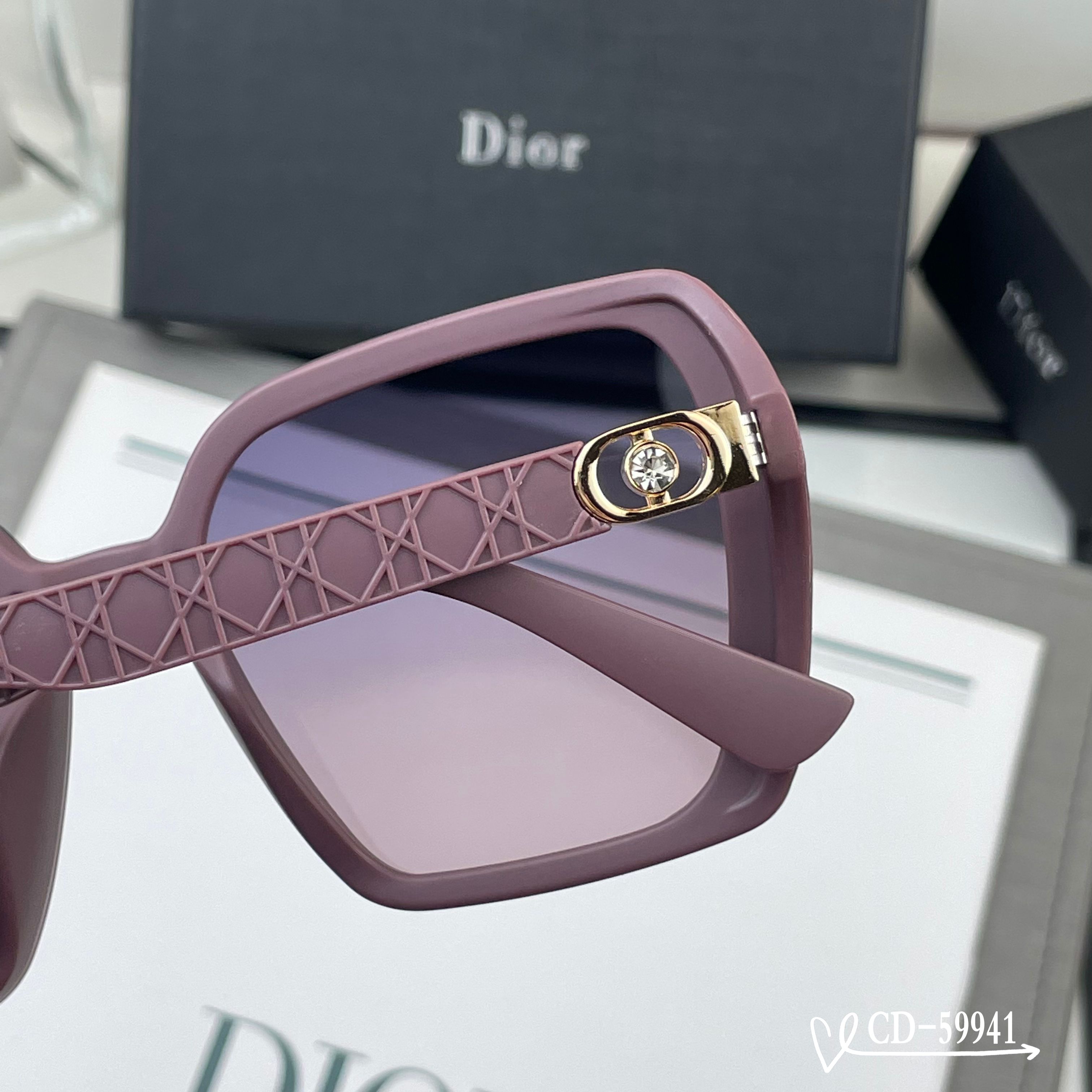 👓.【法国迪奥-DIOR】 🕶️.【宝丽来树脂偏光镜片】 ⭐️.【TR90镜架轻便佩戴舒适】 🌟.【si