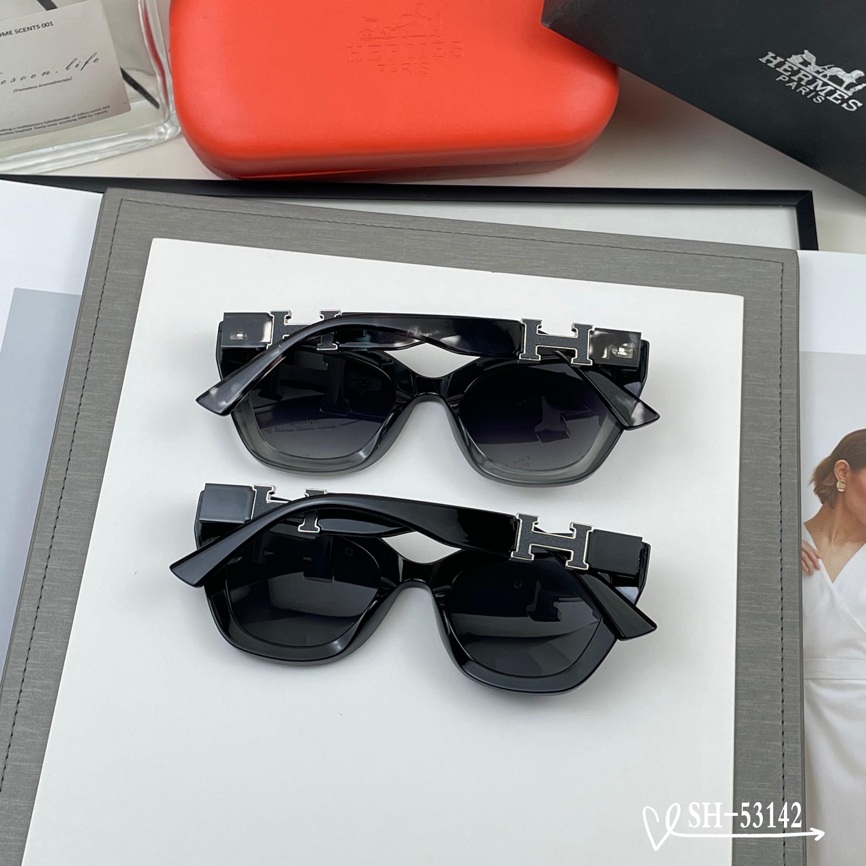 👓.【爱马仕-HERMES】 🕶.【宝丽来树脂偏光镜片】 ⭐️.【TR90镜架轻便佩戴舒适】 🌟.【si
