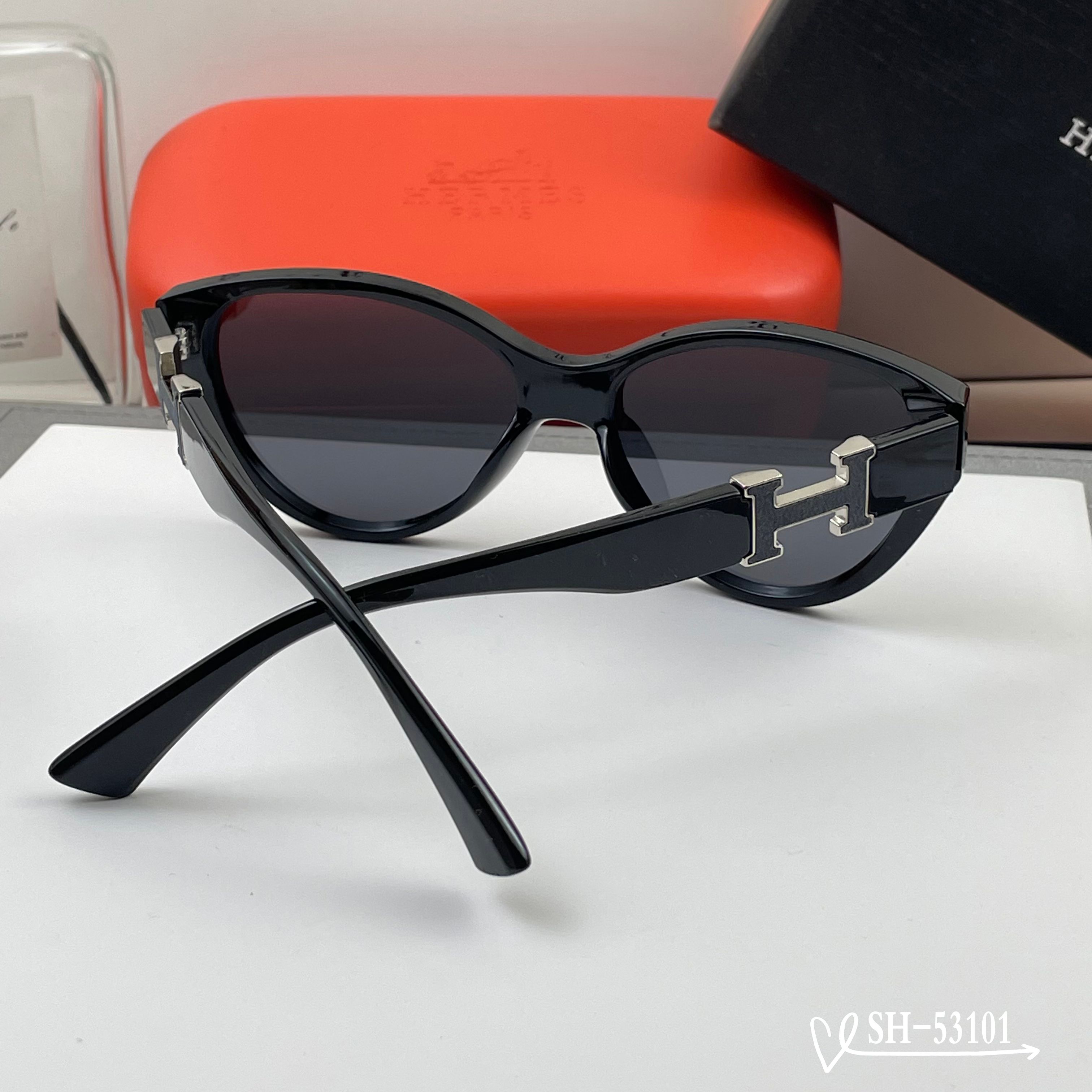 👓.【爱马仕-HERMES】 🕶.【宝丽来树脂偏光镜片】 ⭐️.【TR90镜架轻便佩戴舒适】 🌟.【si