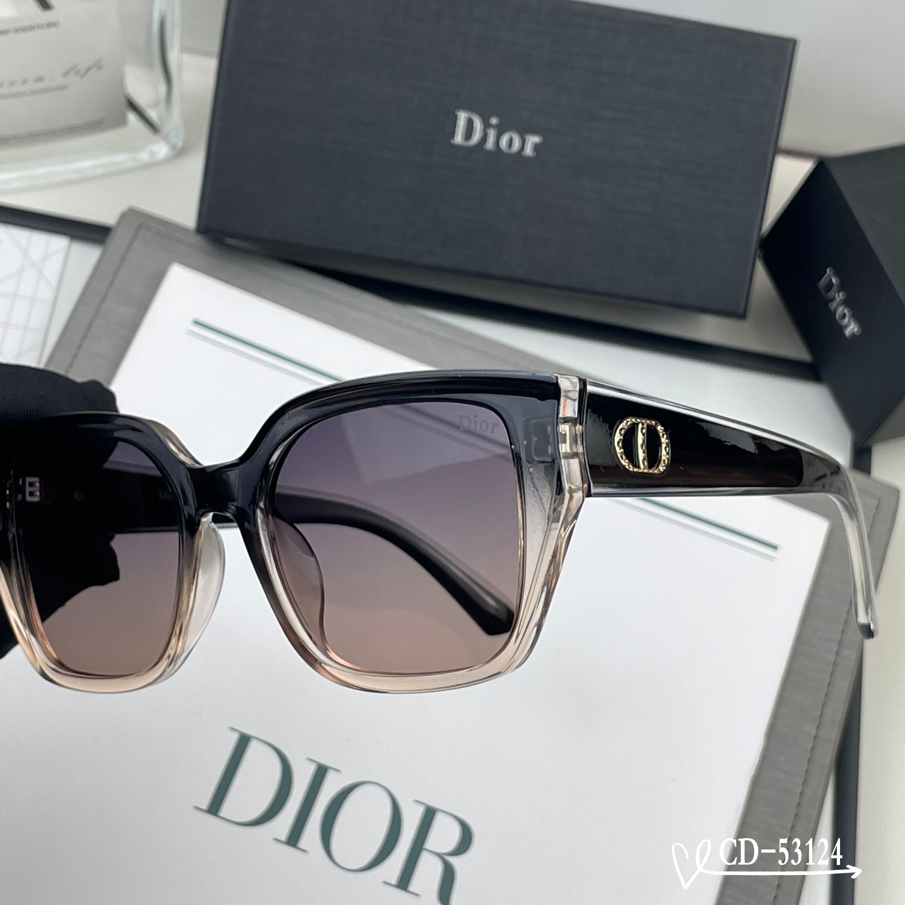 👓.【法国迪奥-DIOR】 🕶️.【宝丽来树脂偏光镜片】 ⭐️.【TR90镜架轻便佩戴舒适】 🌟.【si