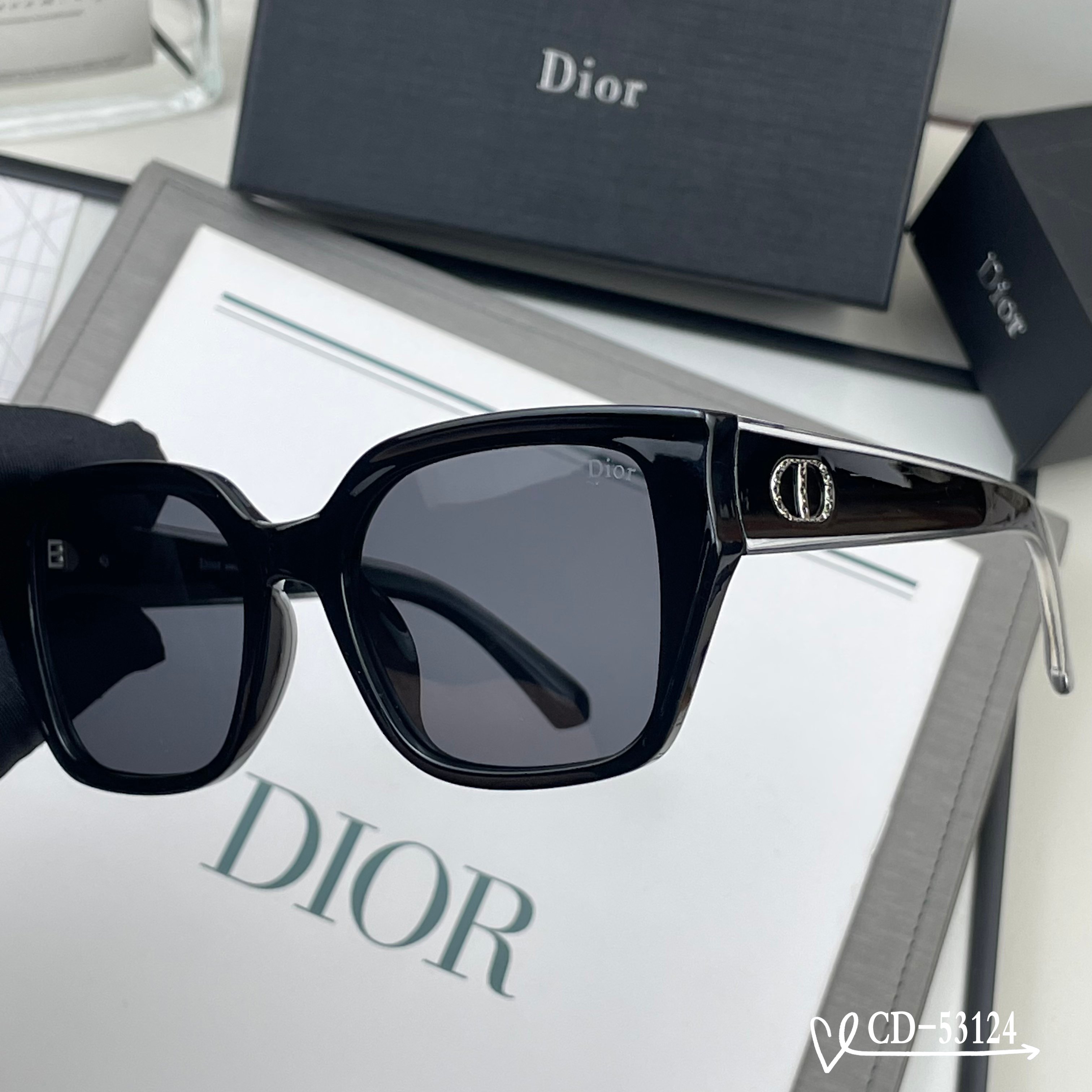 👓.【法国迪奥-DIOR】 🕶️.【宝丽来树脂偏光镜片】 ⭐️.【TR90镜架轻便佩戴舒适】 🌟.【si