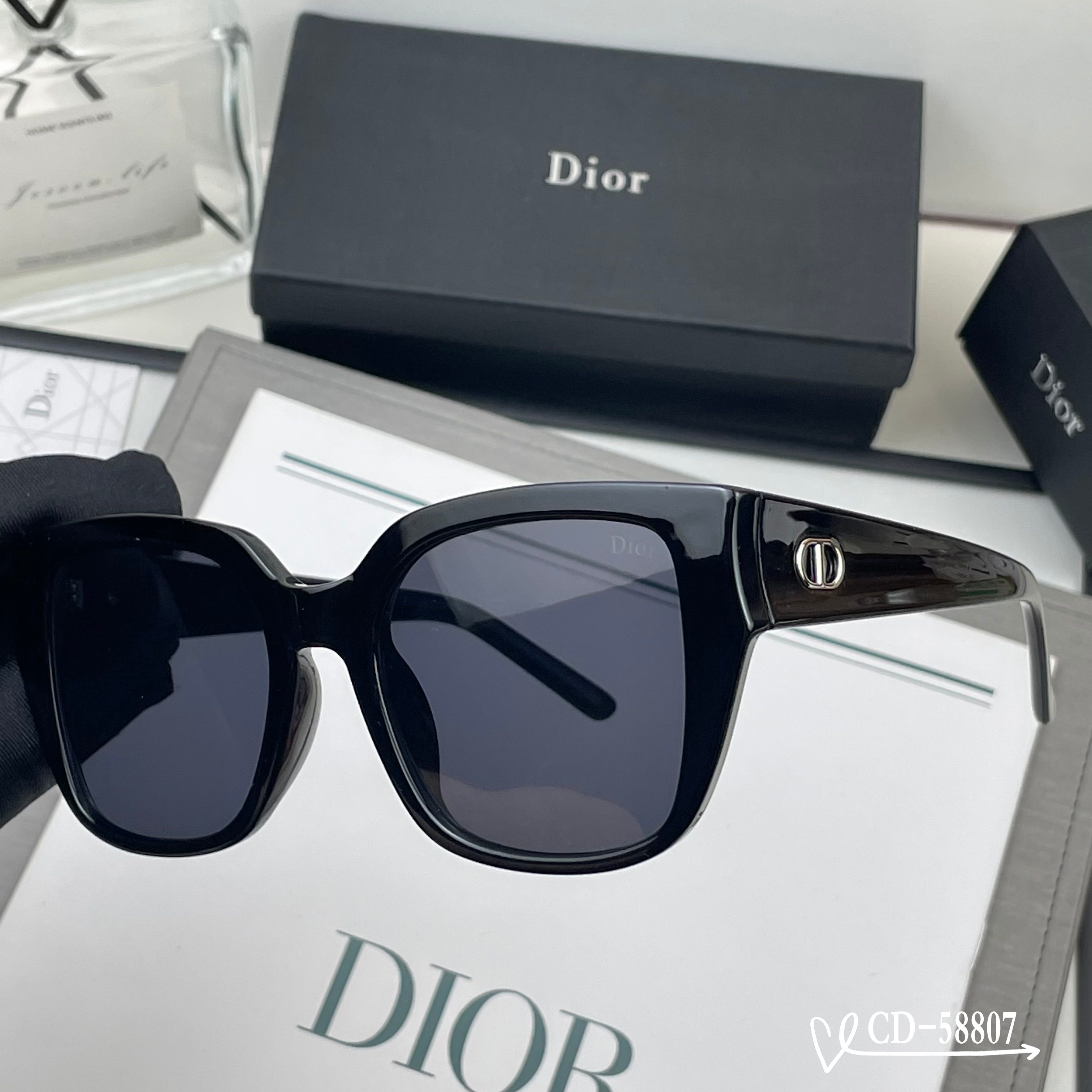 👓.【法国迪奥-DIOR】 🕶️.【宝丽来树脂偏光镜片】 ⭐️.【TR90镜架轻便佩戴舒适】 🌟.【si