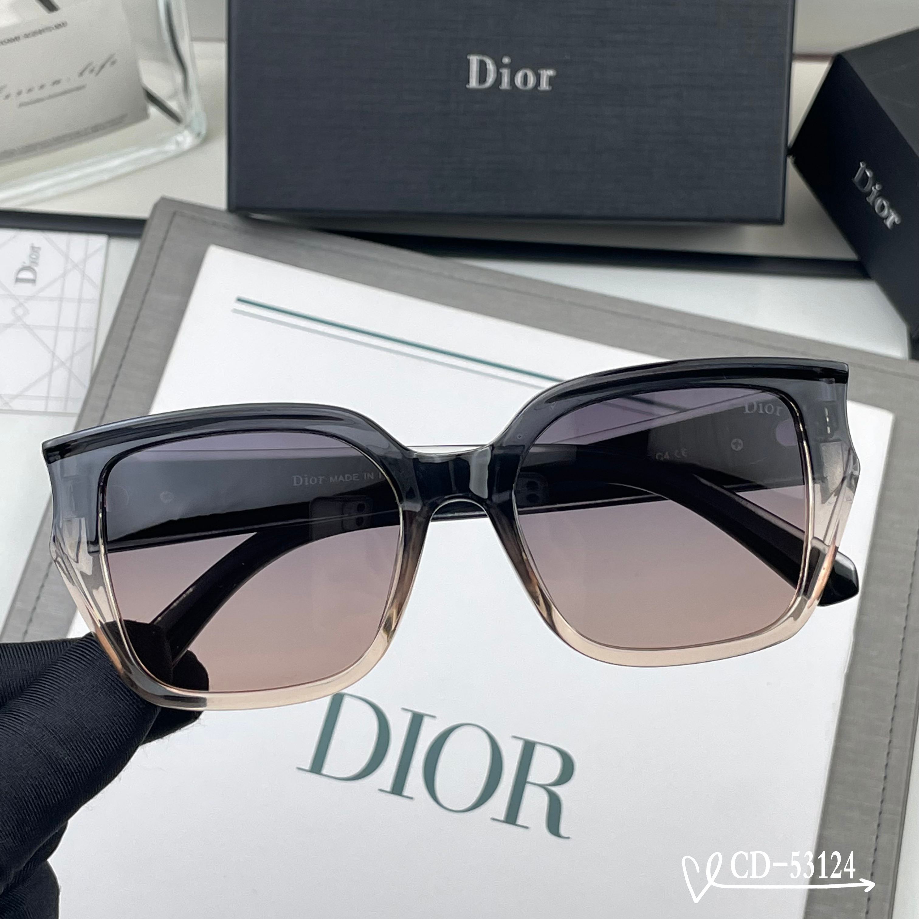 👓.【法国迪奥-DIOR】 🕶️.【宝丽来树脂偏光镜片】 ⭐️.【TR90镜架轻便佩戴舒适】 🌟.【si