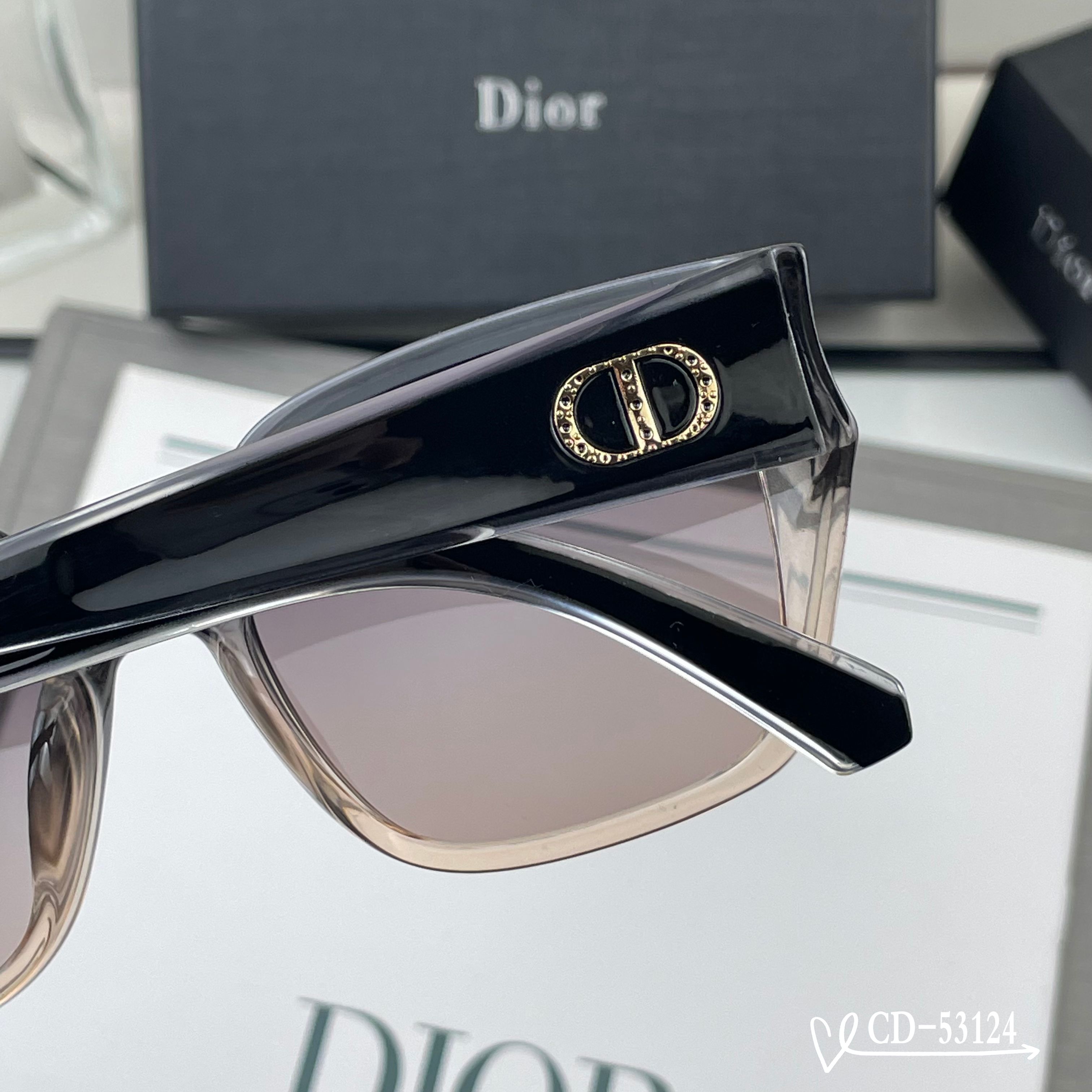 👓.【法国迪奥-DIOR】 🕶️.【宝丽来树脂偏光镜片】 ⭐️.【TR90镜架轻便佩戴舒适】 🌟.【si