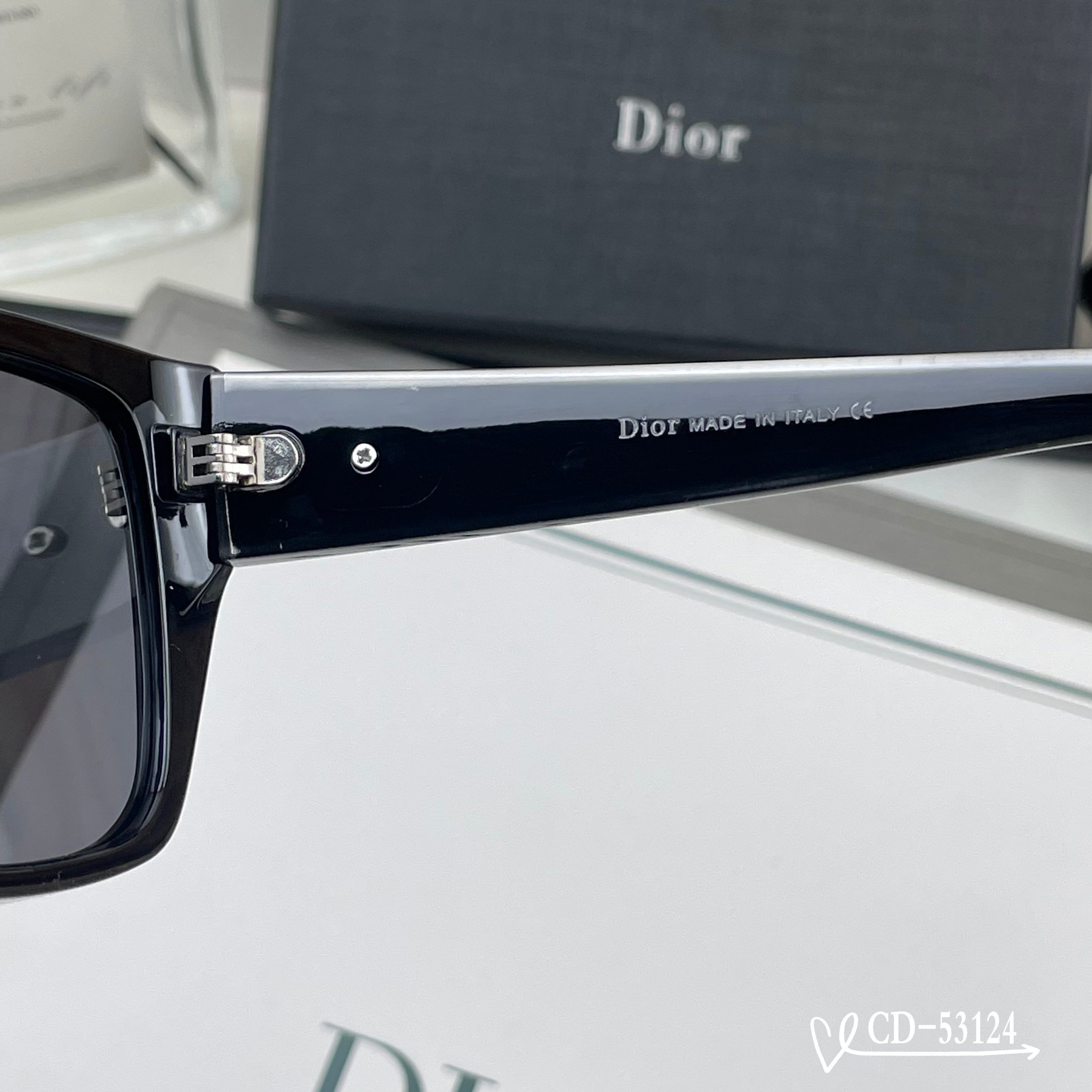 👓.【法国迪奥-DIOR】 🕶️.【宝丽来树脂偏光镜片】 ⭐️.【TR90镜架轻便佩戴舒适】 🌟.【si