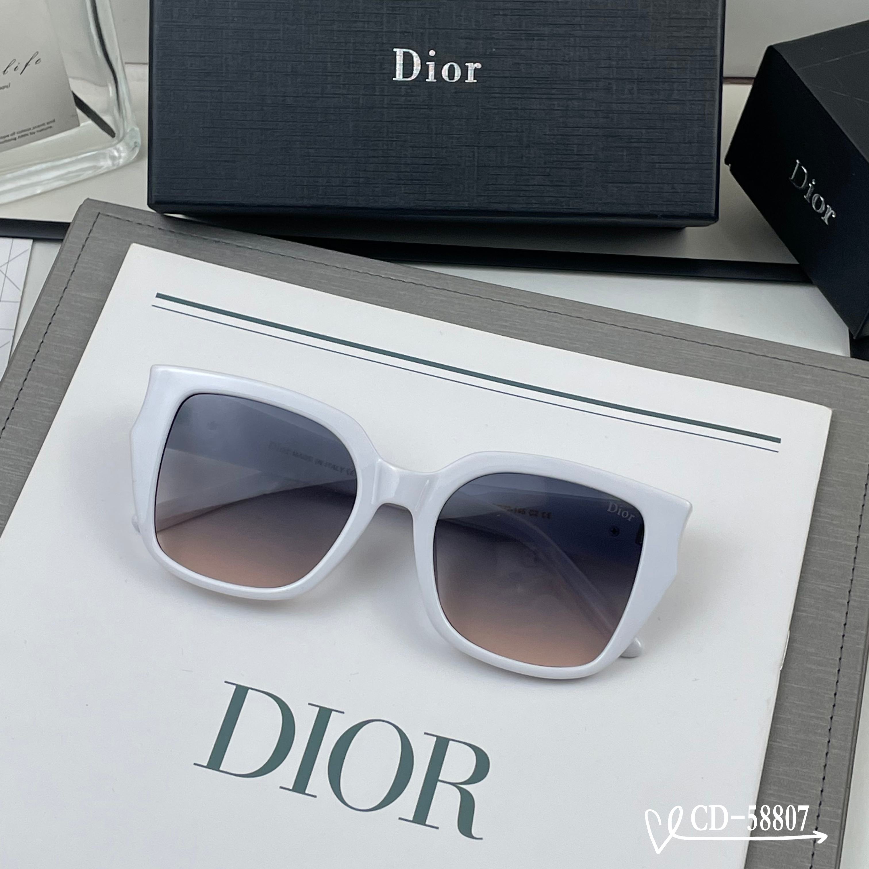 👓.【法国迪奥-DIOR】 🕶️.【宝丽来树脂偏光镜片】 ⭐️.【TR90镜架轻便佩戴舒适】 🌟.【si