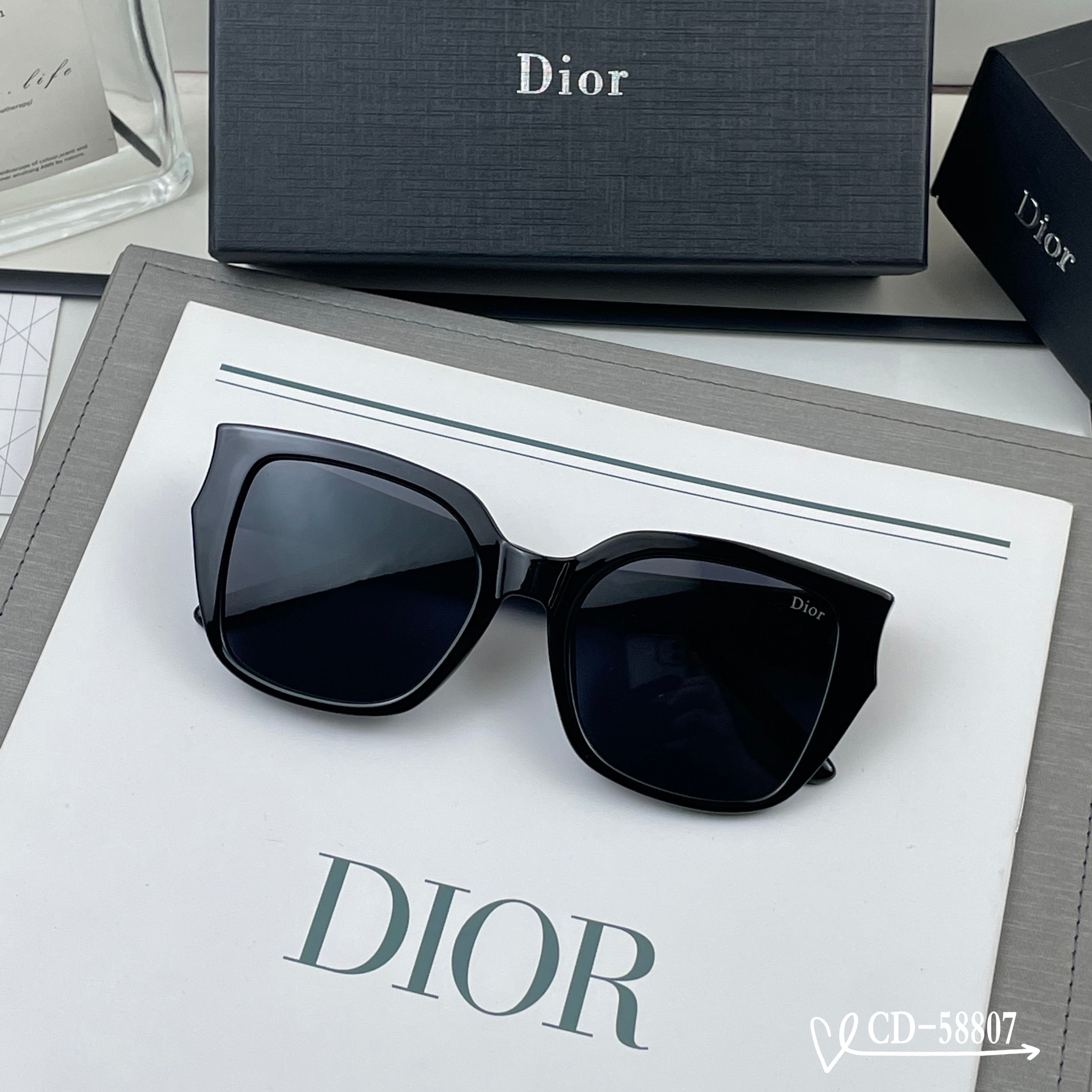 👓.【法国迪奥-DIOR】 🕶️.【宝丽来树脂偏光镜片】 ⭐️.【TR90镜架轻便佩戴舒适】 🌟.【si