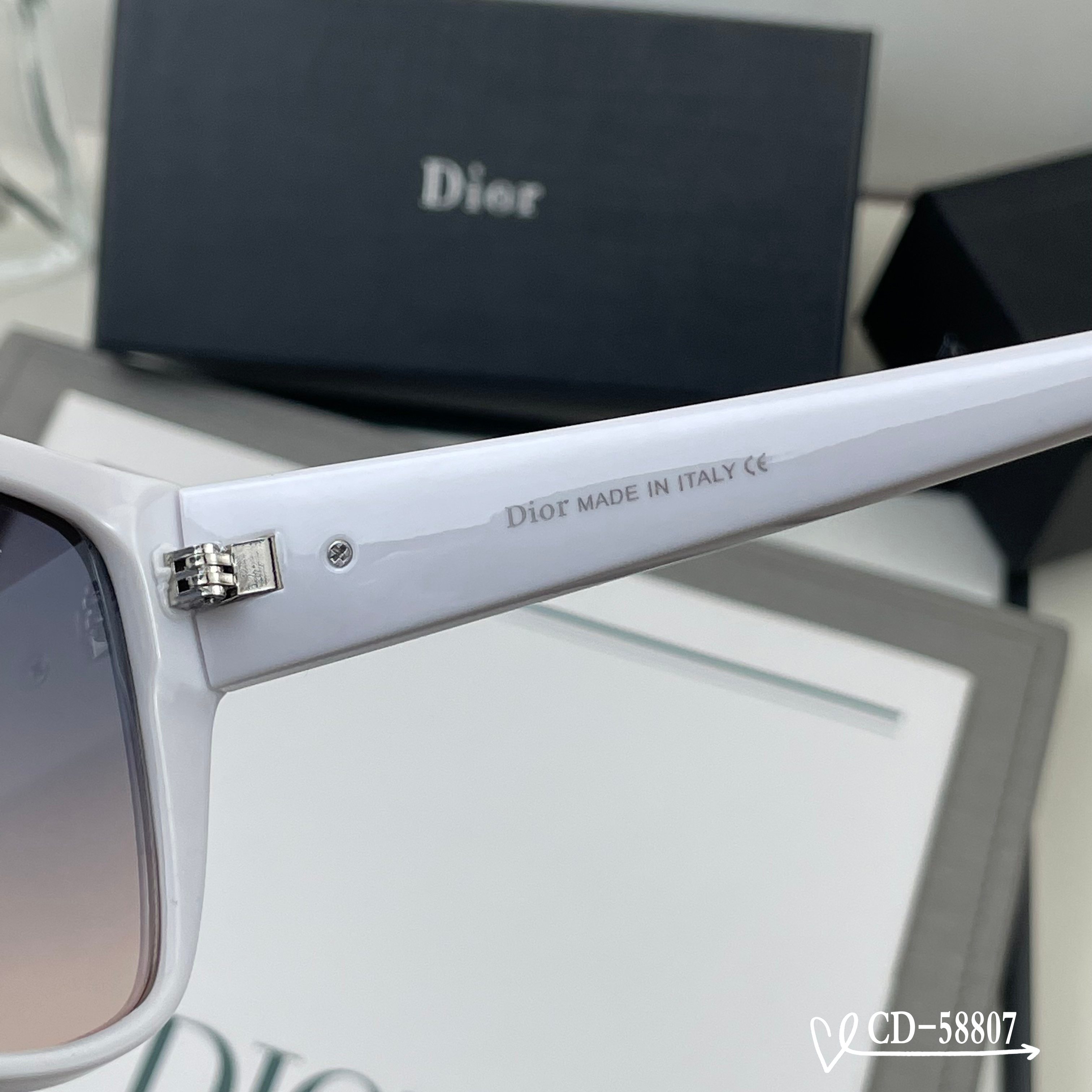 👓.【法国迪奥-DIOR】 🕶️.【宝丽来树脂偏光镜片】 ⭐️.【TR90镜架轻便佩戴舒适】 🌟.【si