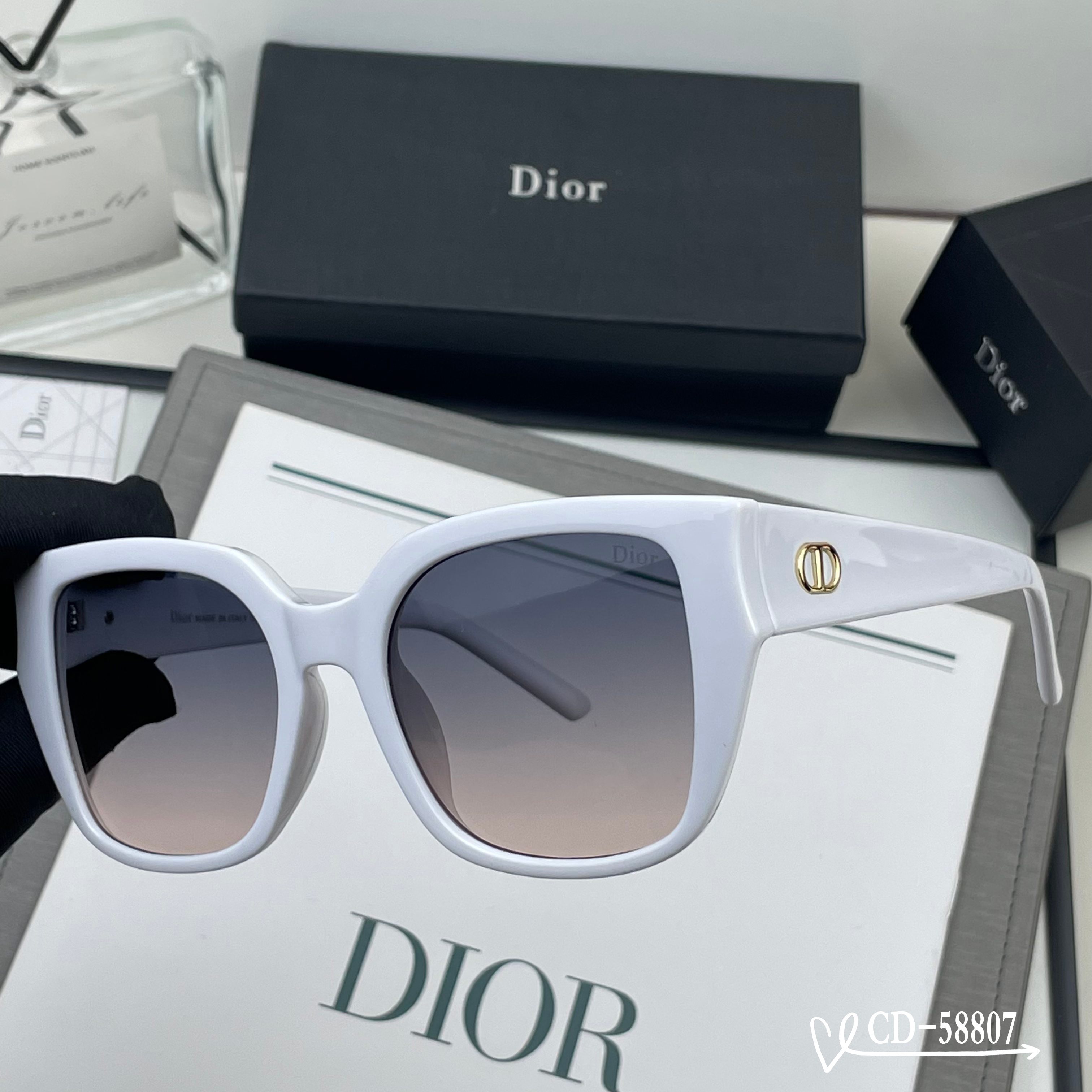👓.【法国迪奥-DIOR】 🕶️.【宝丽来树脂偏光镜片】 ⭐️.【TR90镜架轻便佩戴舒适】 🌟.【si