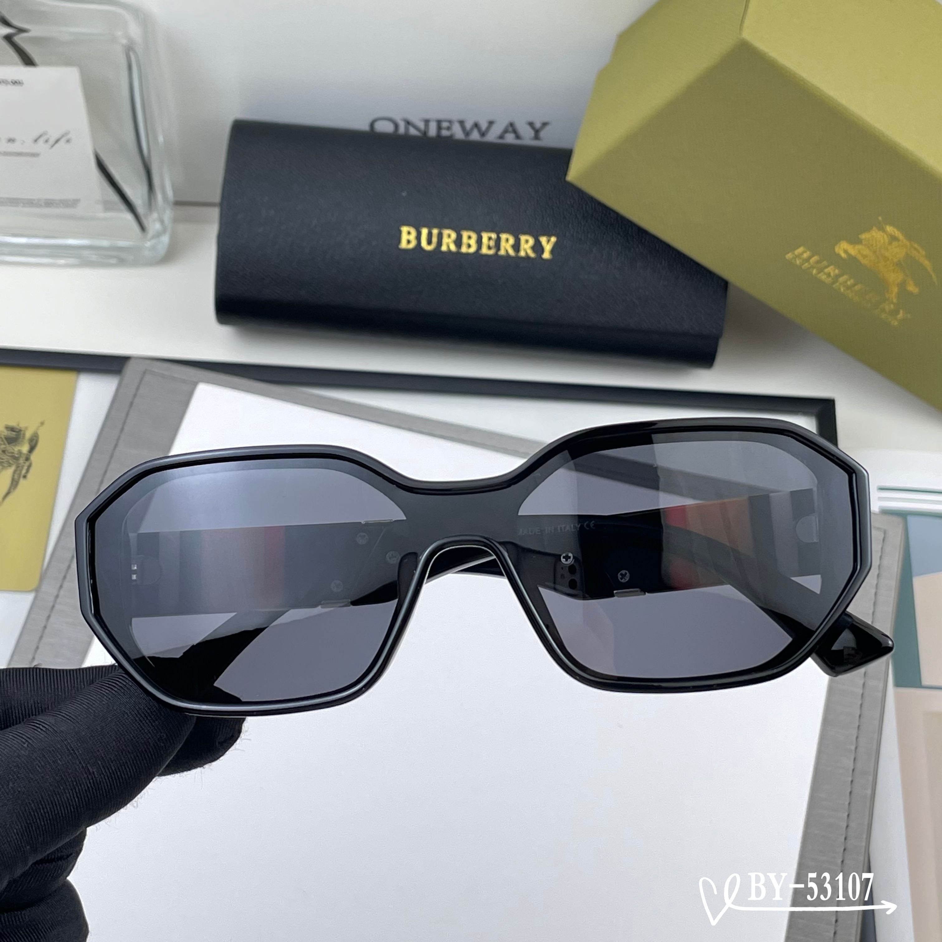 👓.【Burberry-巴宝莉】 🕶.【宝丽来树脂偏光镜片】 ⭐️ .【TR镜架轻便佩戴舒适】 🌟 .【