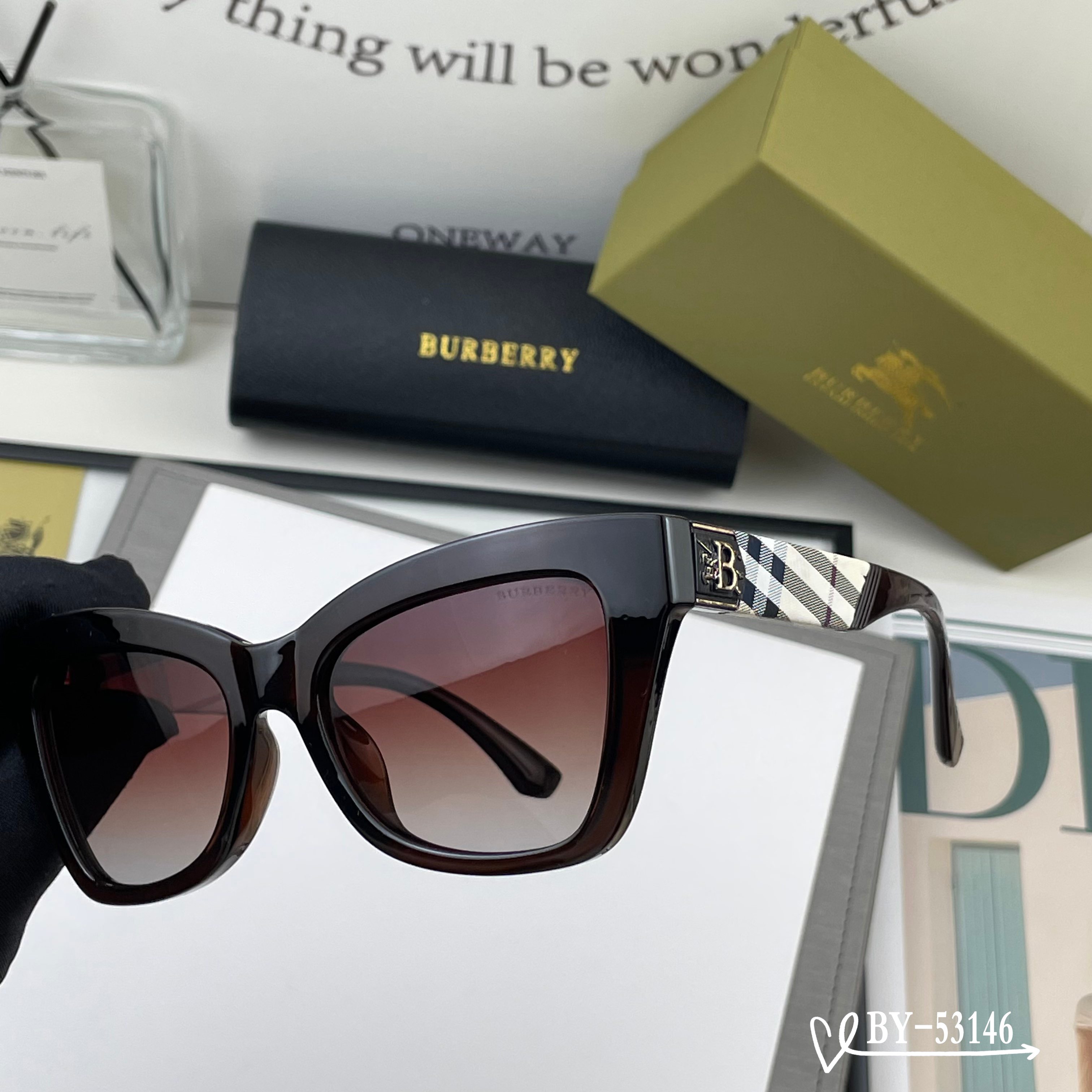 👓.【Burberry-巴宝莉】 🕶.【宝丽来树脂偏光镜片】 ⭐️ .【TR镜架轻便佩戴舒适】 🌟 .【