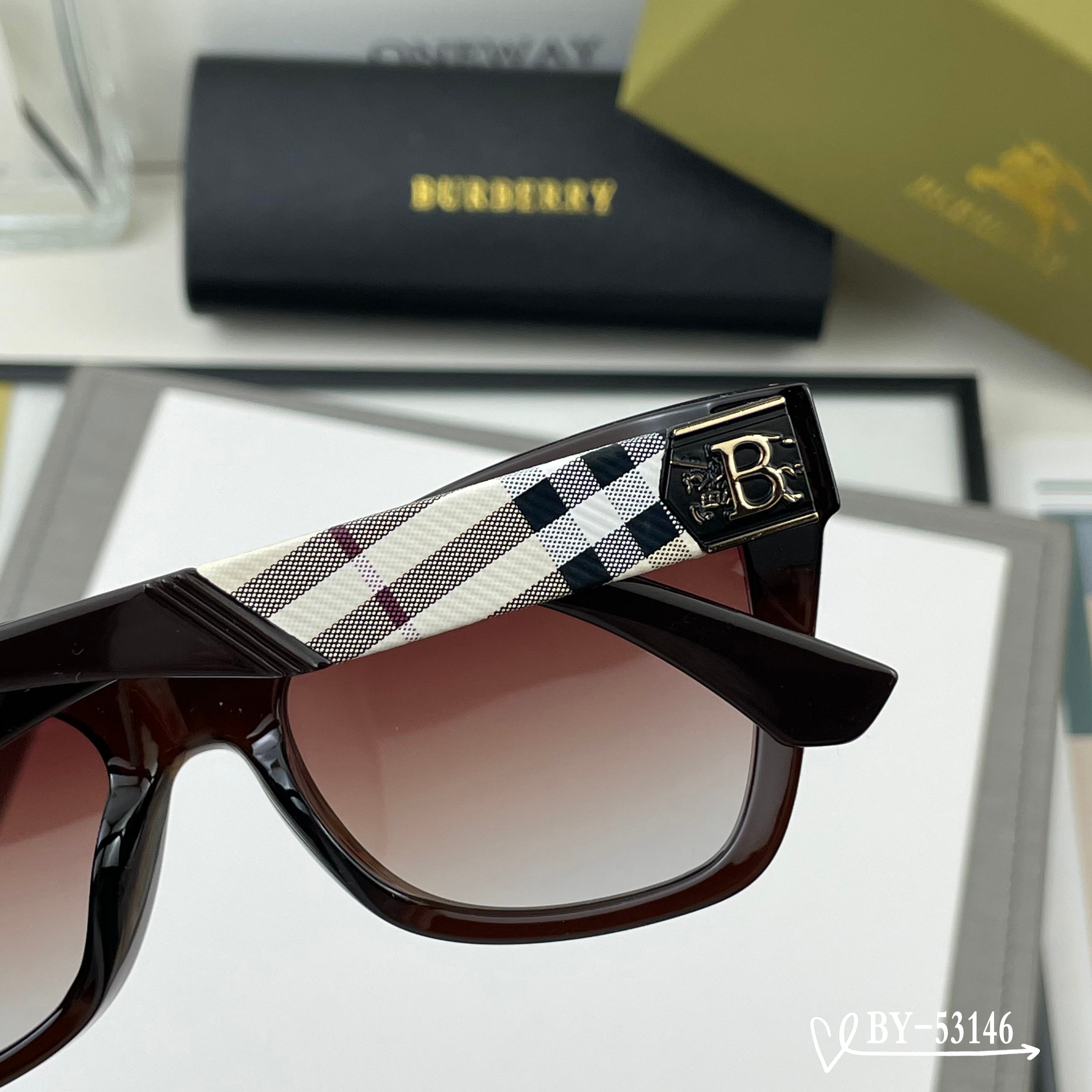 👓.【Burberry-巴宝莉】 🕶.【宝丽来树脂偏光镜片】 ⭐️ .【TR镜架轻便佩戴舒适】 🌟 .【