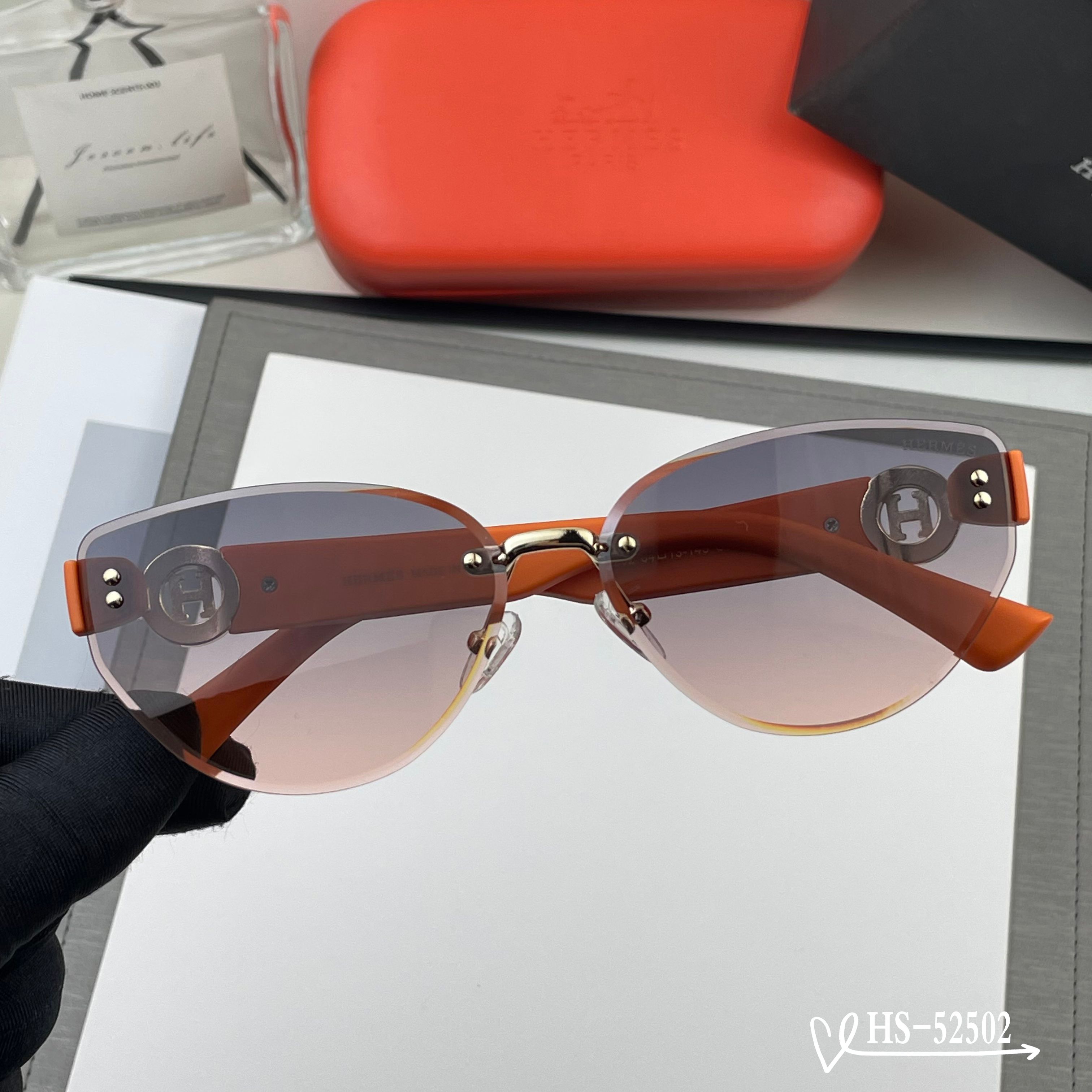 👓.【爱马仕-HERMES】 🕶.【宝丽来树脂偏光镜片】 ⭐️.【TR90镜架轻便佩戴舒适】 🌟.【si