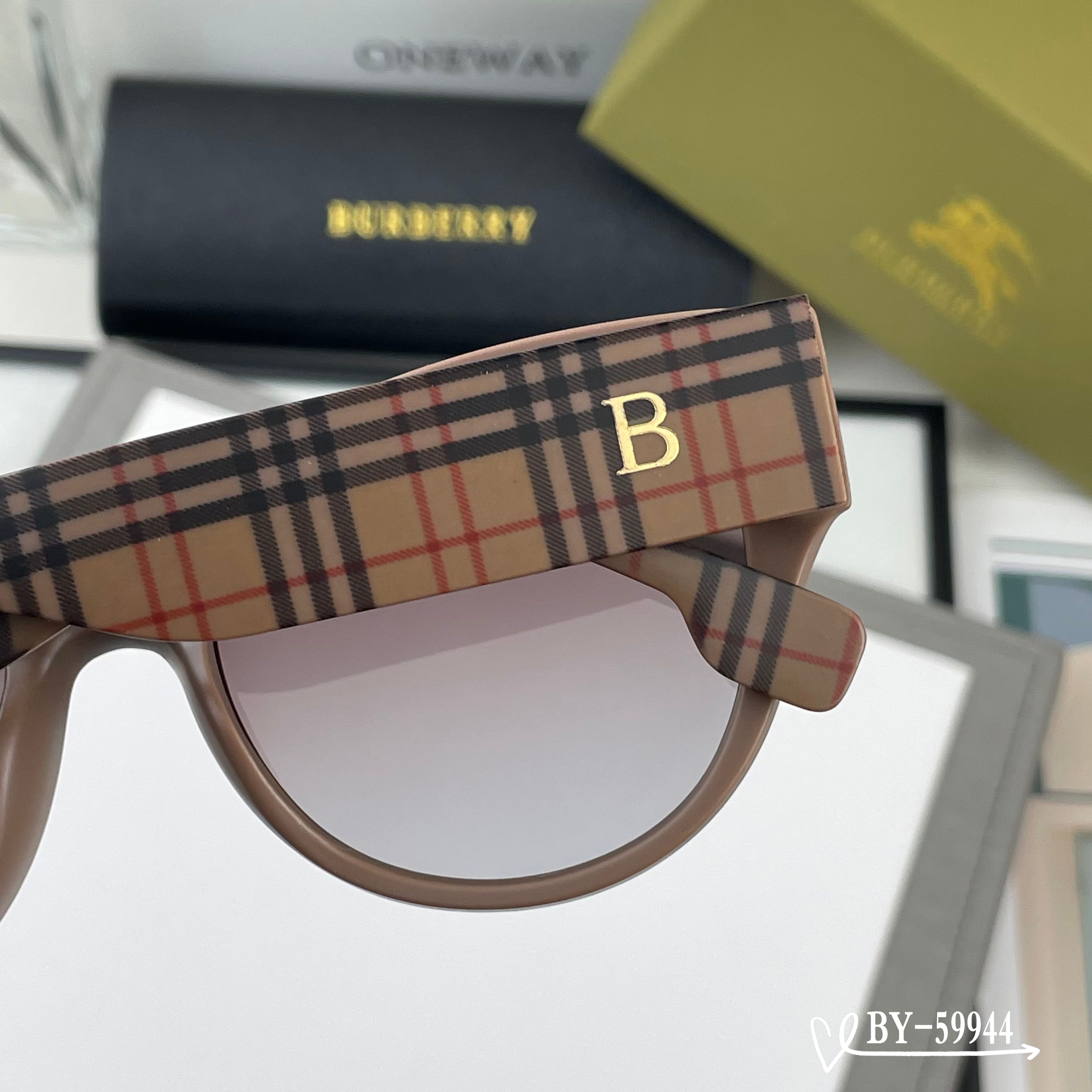 👓.【Burberry-巴宝莉】         🕶.【宝丽来树脂偏光镜片】         ⭐️ .【