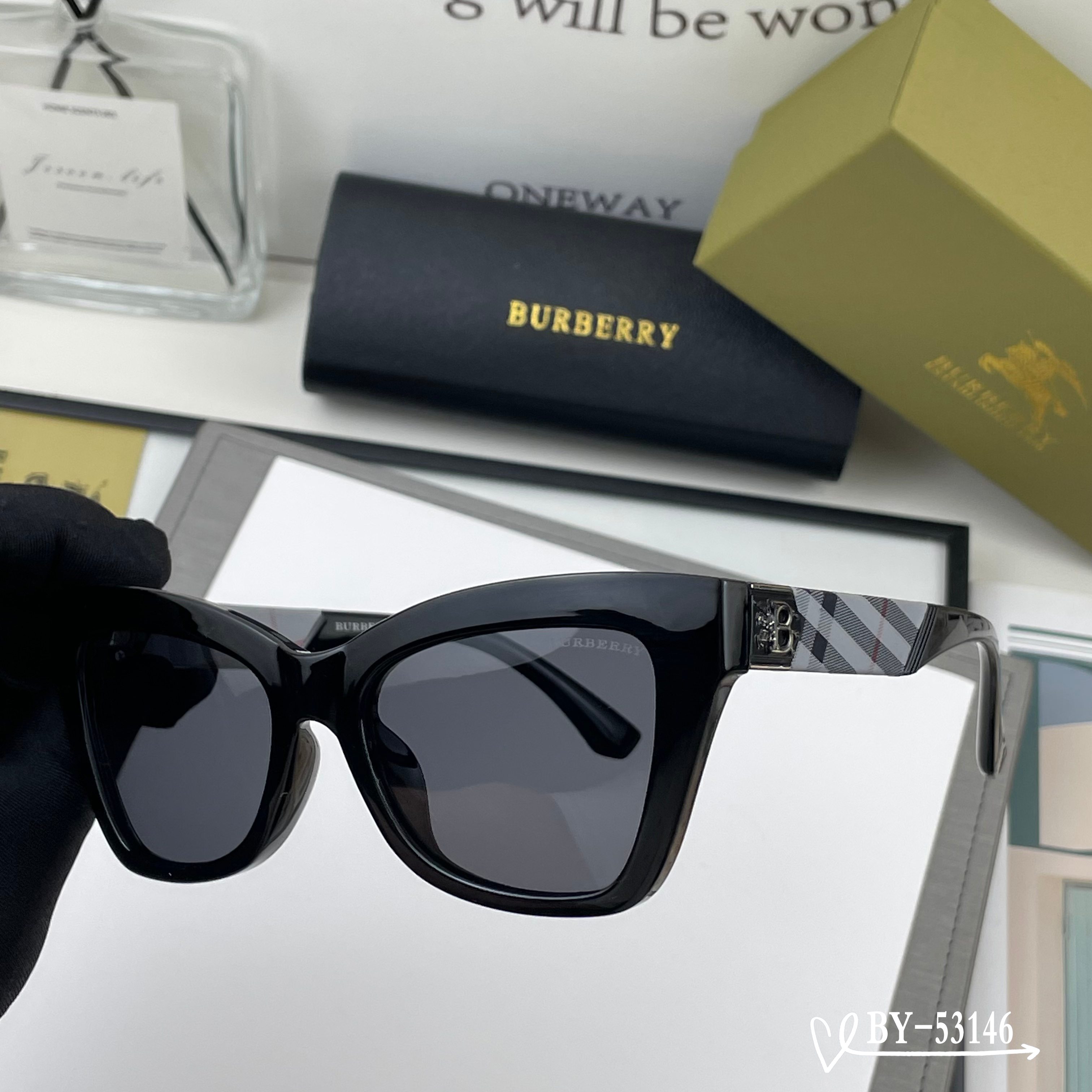 👓.【Burberry-巴宝莉】 🕶.【宝丽来树脂偏光镜片】 ⭐️ .【TR镜架轻便佩戴舒适】 🌟 .【